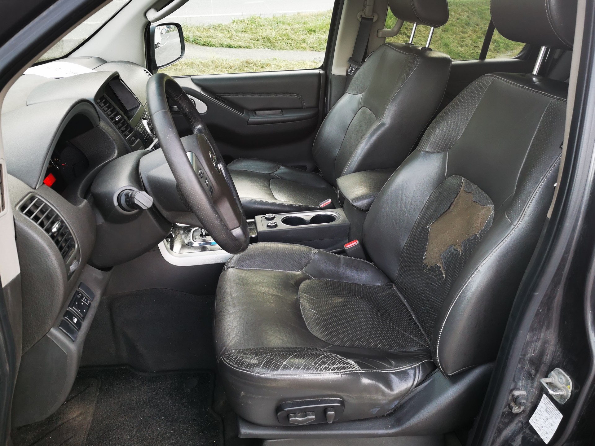 NISSAN Pathfinder 3.0 dCi LE Automatic-image-8