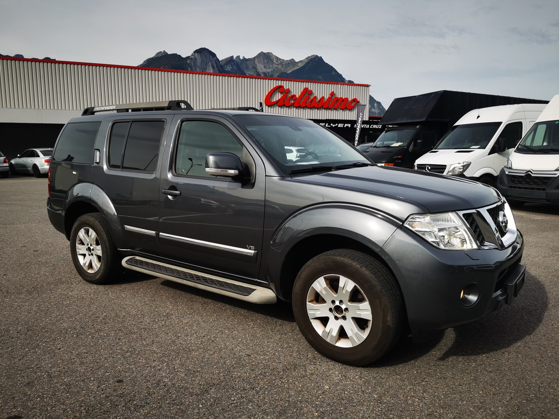 NISSAN Pathfinder 3.0 dCi LE Automatic-image-1