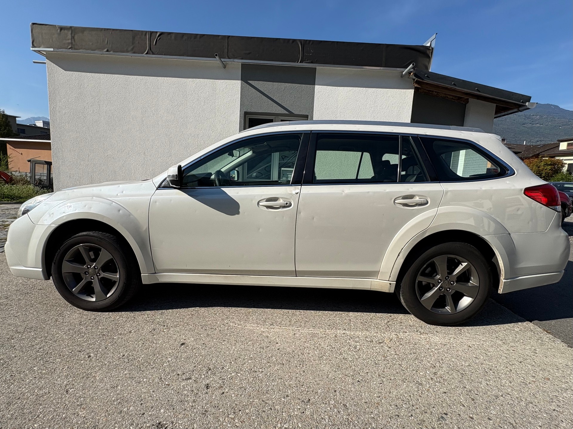 SUBARU Outback 2.0D Swiss Classic AWD Lineartronic-image-4