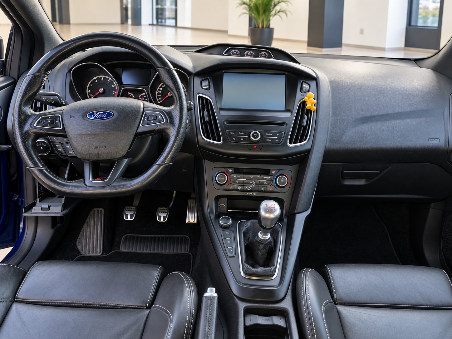 FORD Focus 2.0 SCTi ST2-image-9