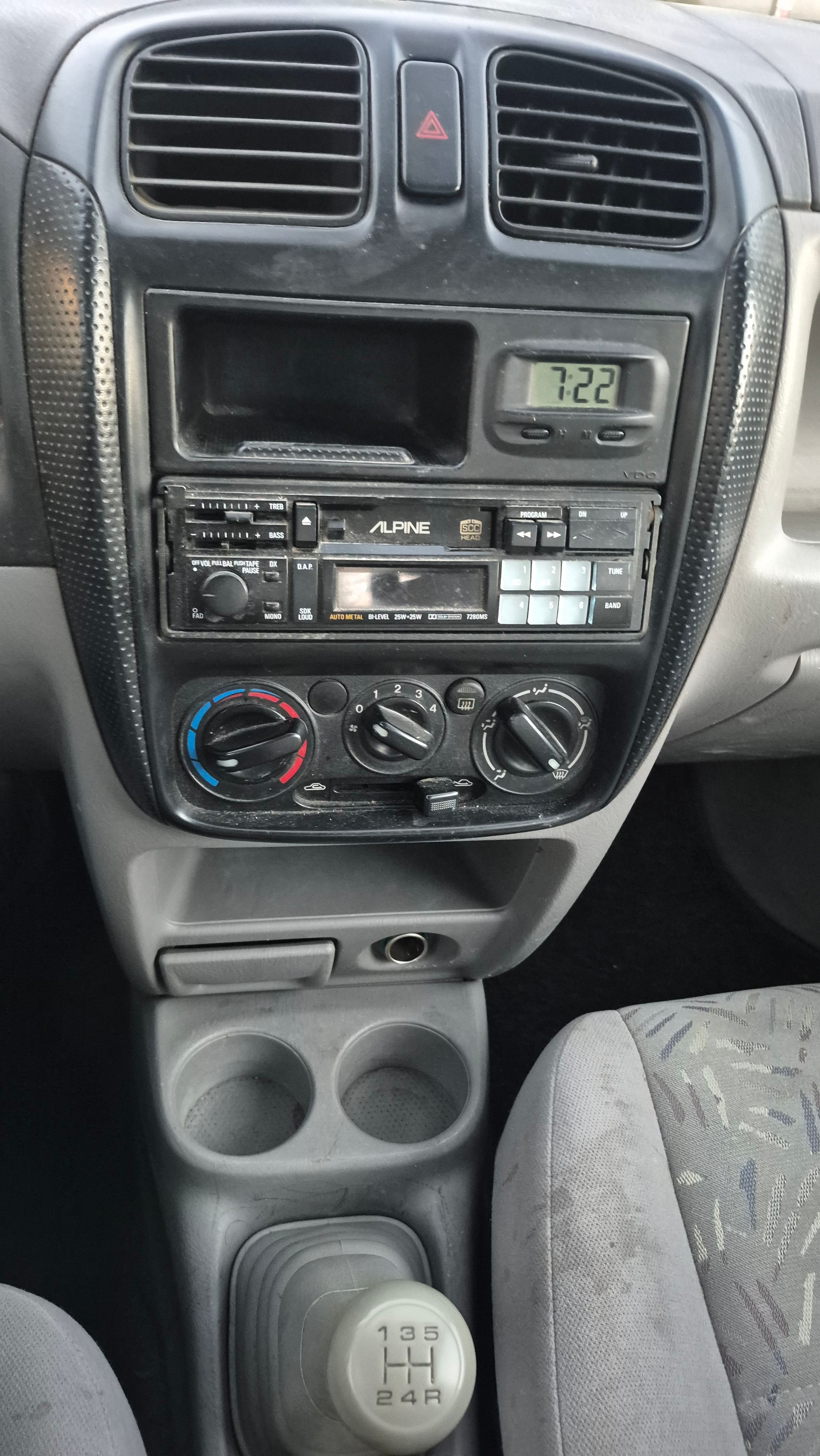MAZDA Demio 1.3i-16 Youngster-image-9