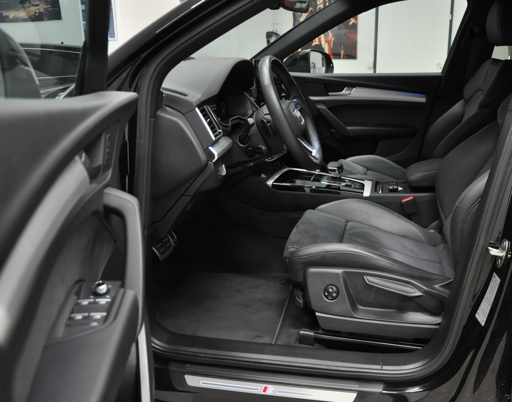 AUDI Q5 Sportback 40 TDI Blackedition quattro S-tronic-image-8
