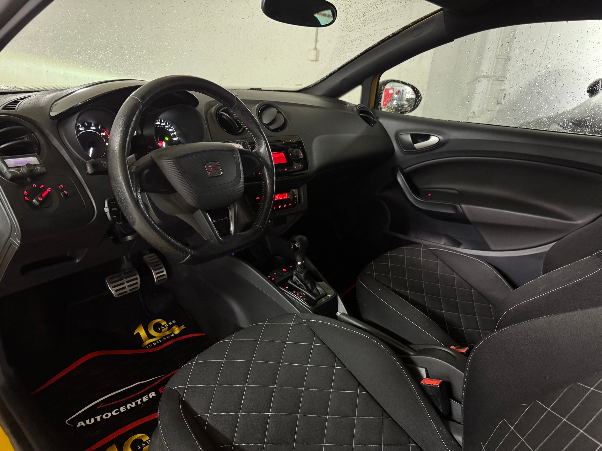 SEAT Ibiza SC 1.4 TSI Cupra DSG-image-8