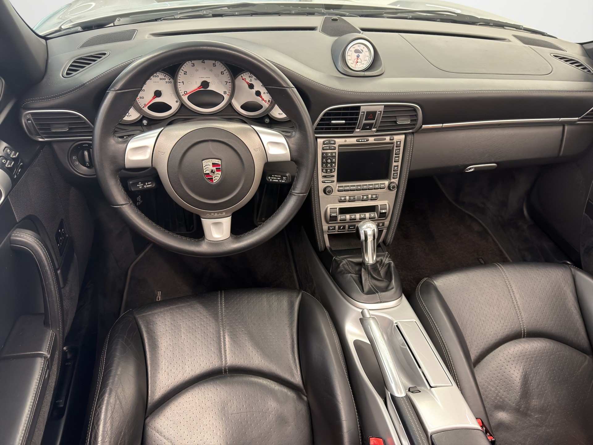 PORSCHE 911 Cabrio Carrera 4S-image-9
