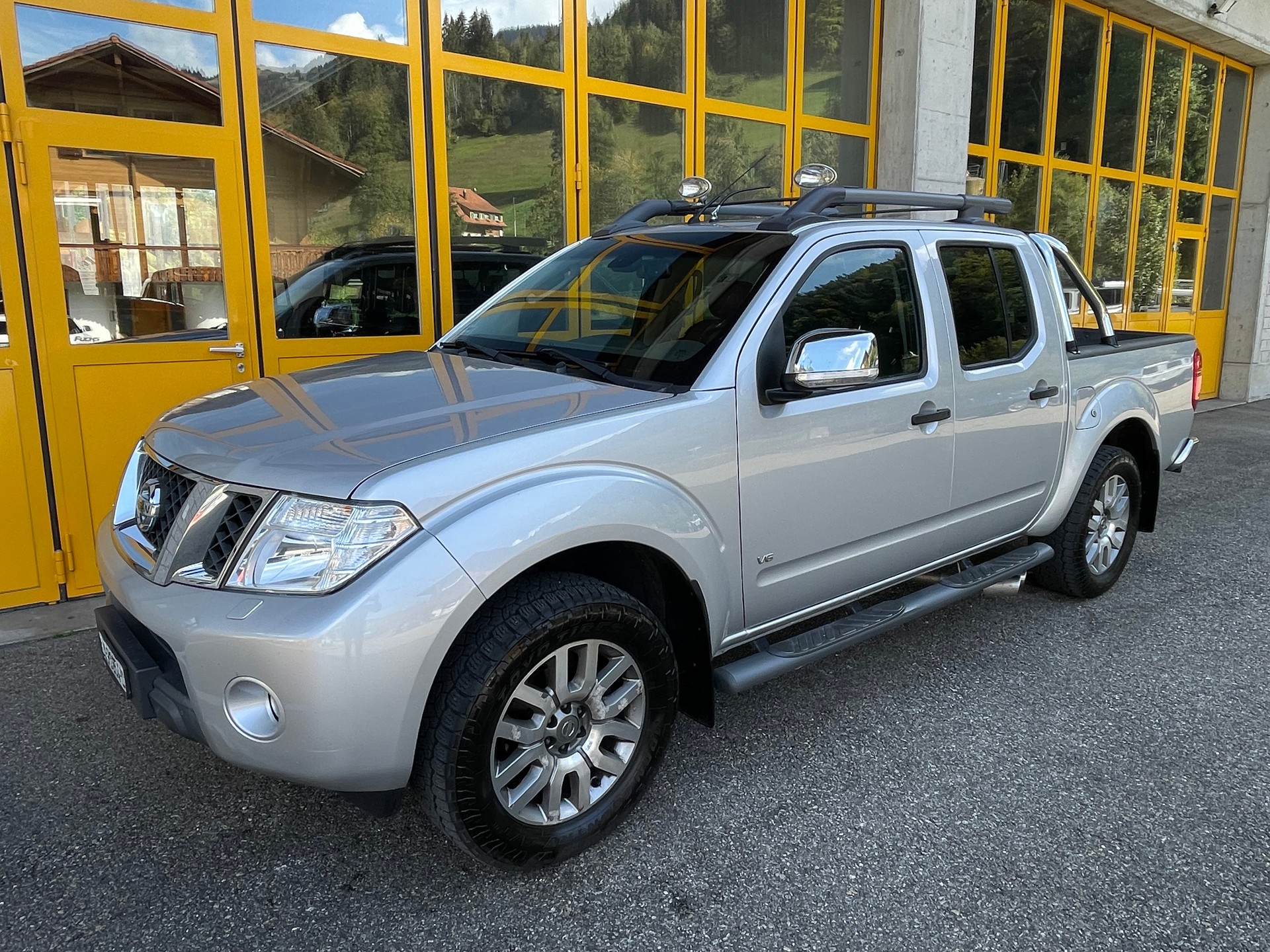 NISSAN Navara V6 Double Cab LE 3.0 dCi 4WD LB Automat-image-1