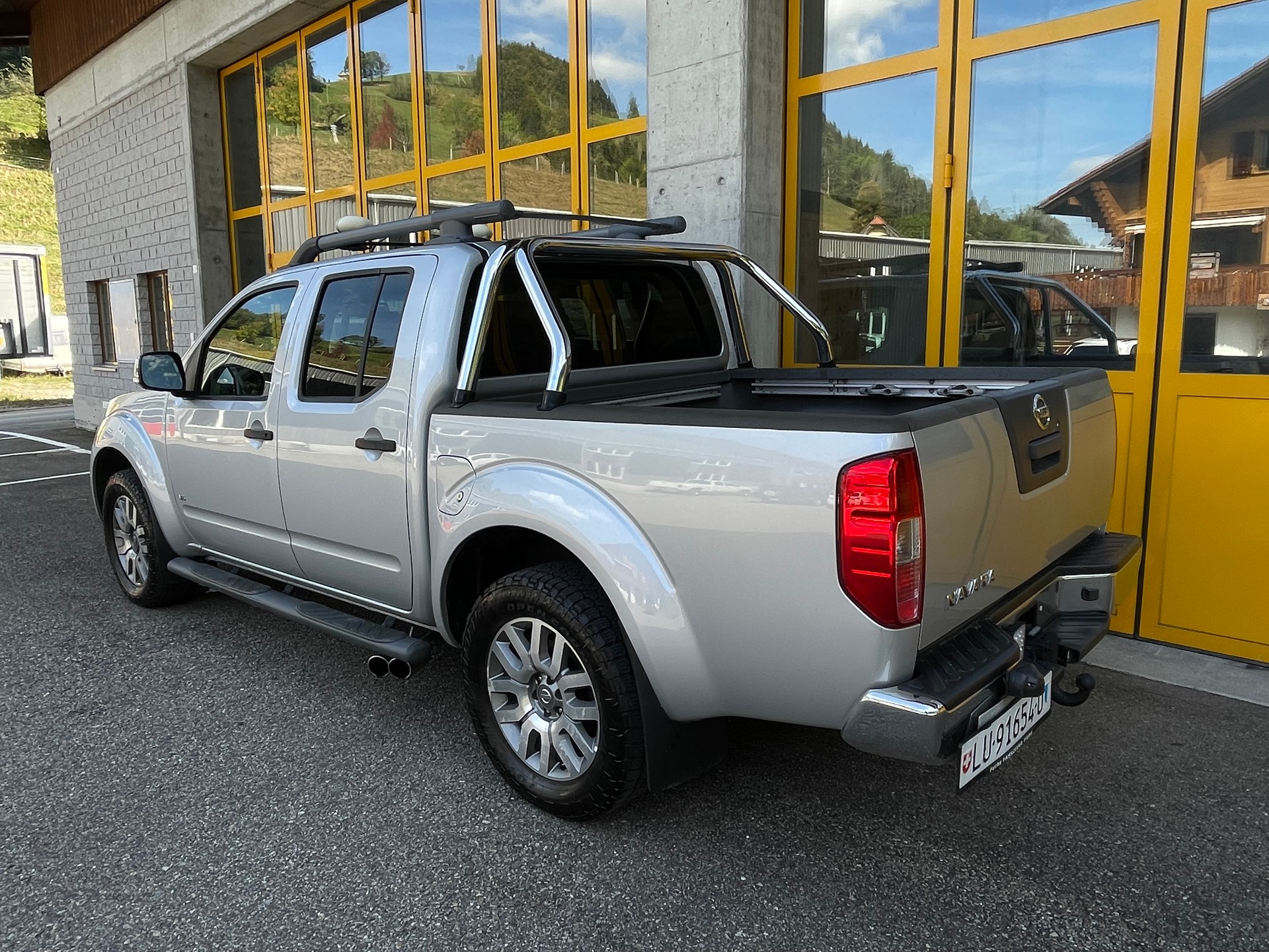 NISSAN Navara V6 Double Cab LE 3.0 dCi 4WD LB Automat-image-3