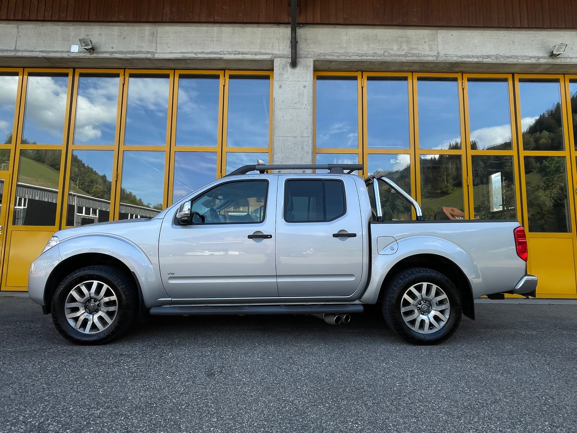 NISSAN Navara V6 Double Cab LE 3.0 dCi 4WD LB Automat-image-2