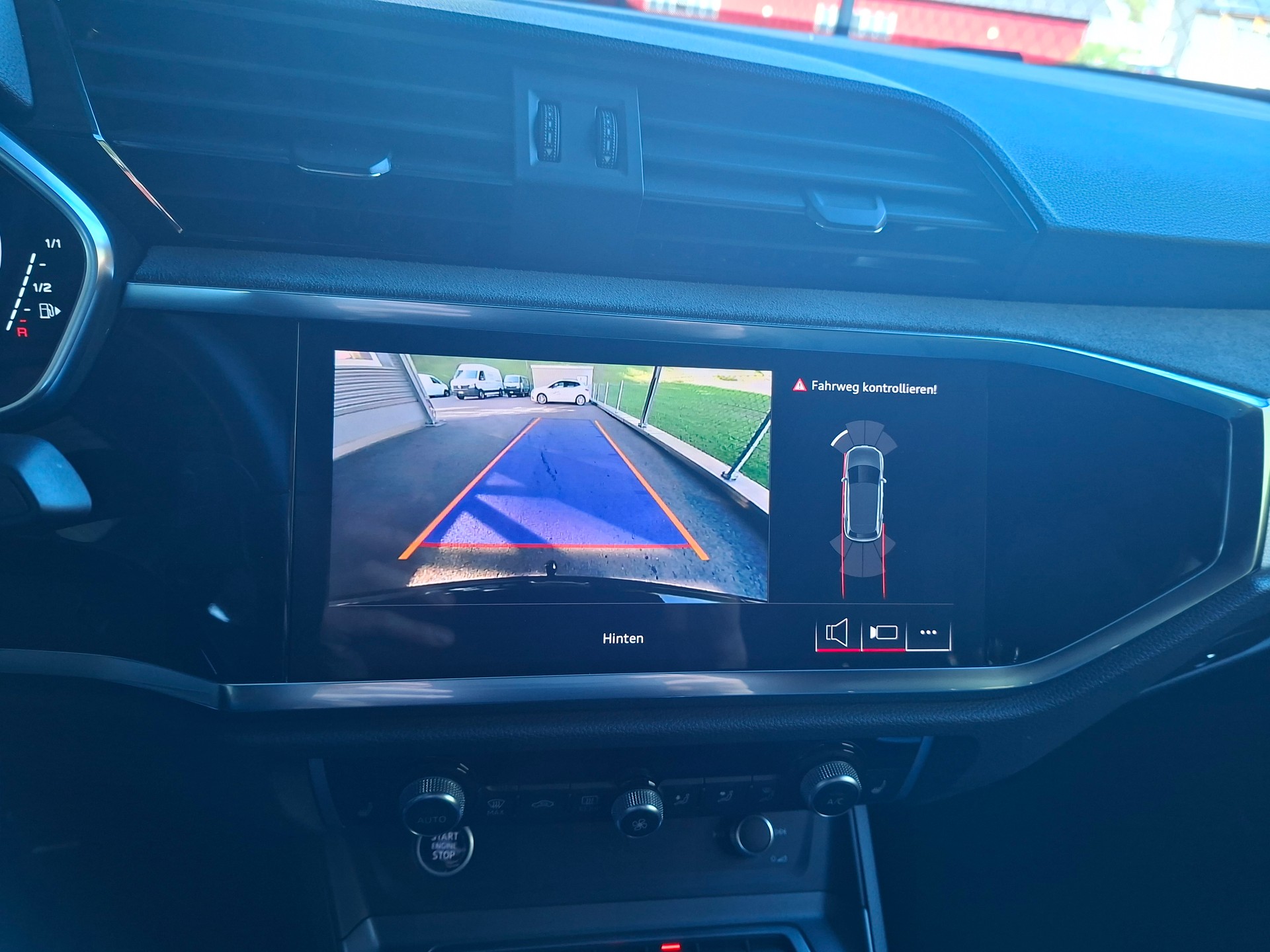 AUDI Q3 40 TDI S line quattro S-tronic *Anhängerkupplung+ASSP+*-image-12