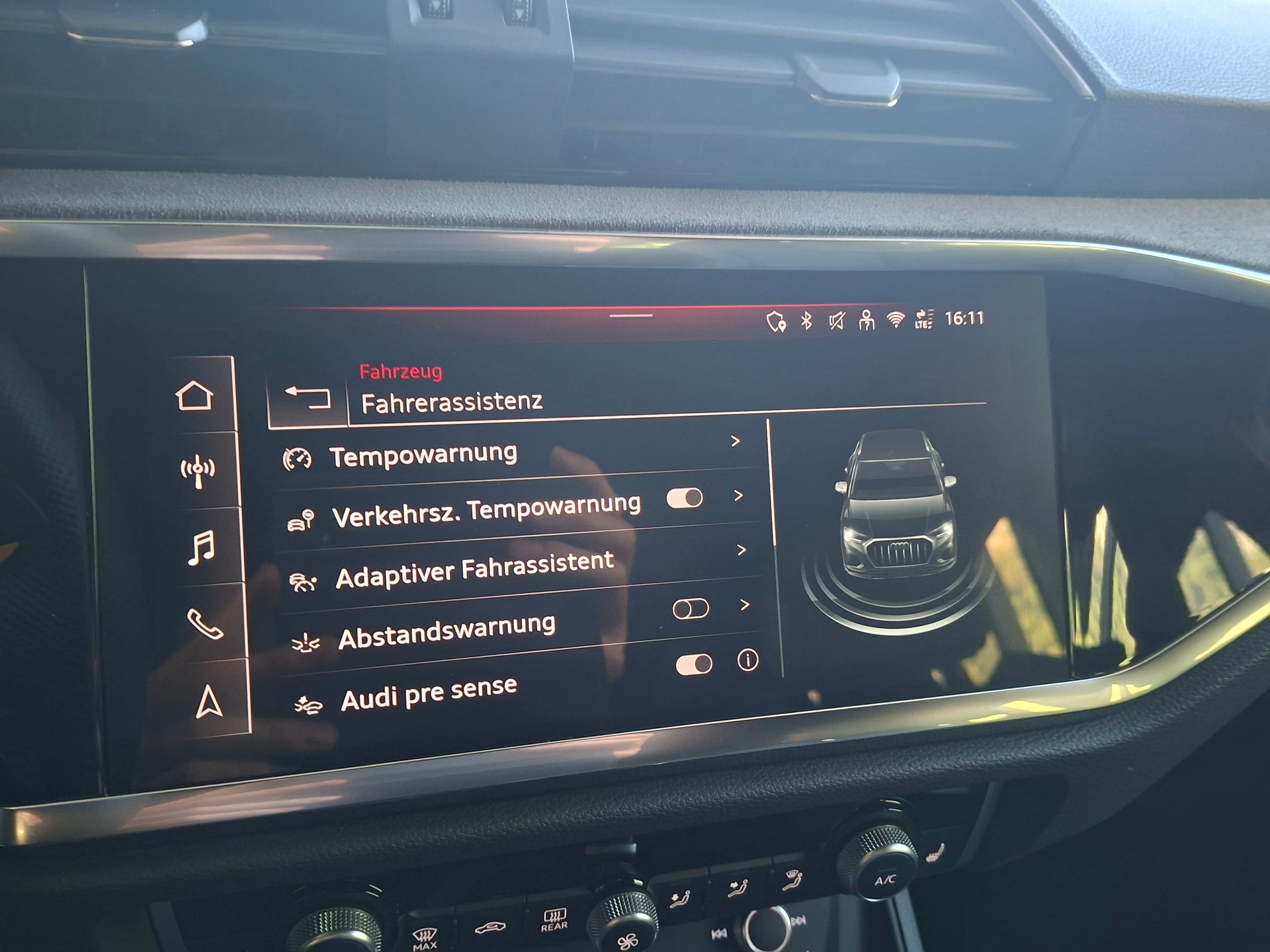 AUDI Q3 40 TDI S line quattro S-tronic *Anhängerkupplung+ASSP+*-image-15