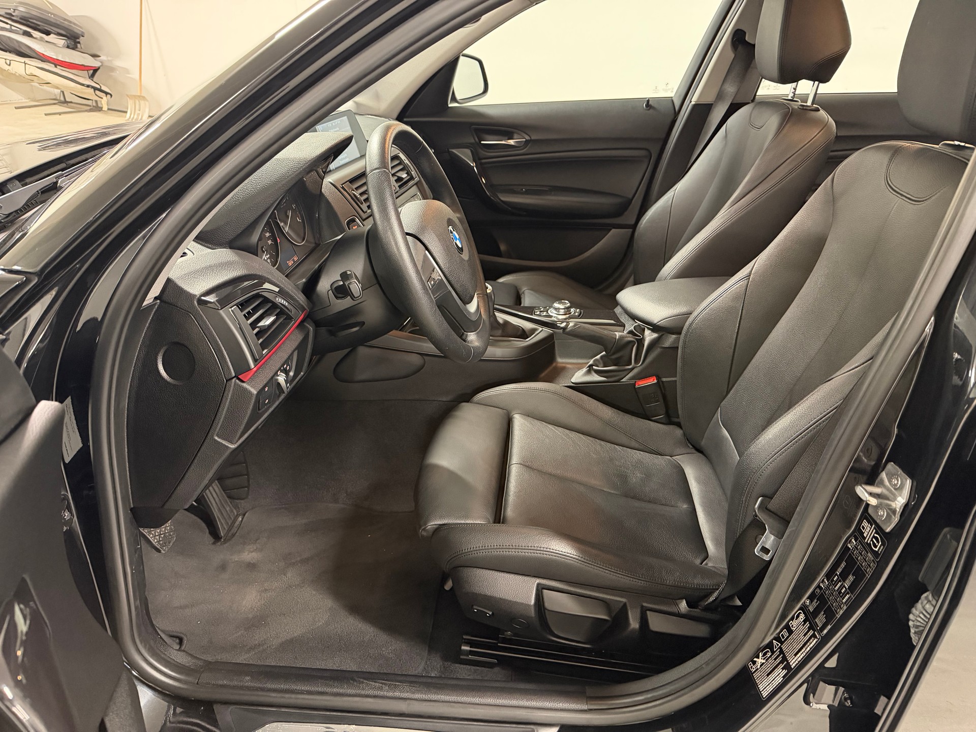 BMW 118d xDrive-image-4
