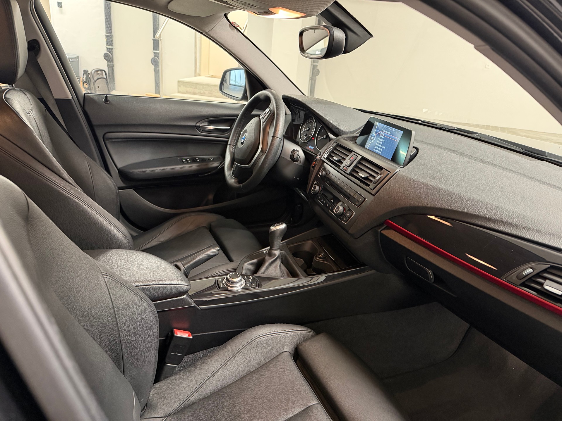 BMW 118d xDrive-image-5