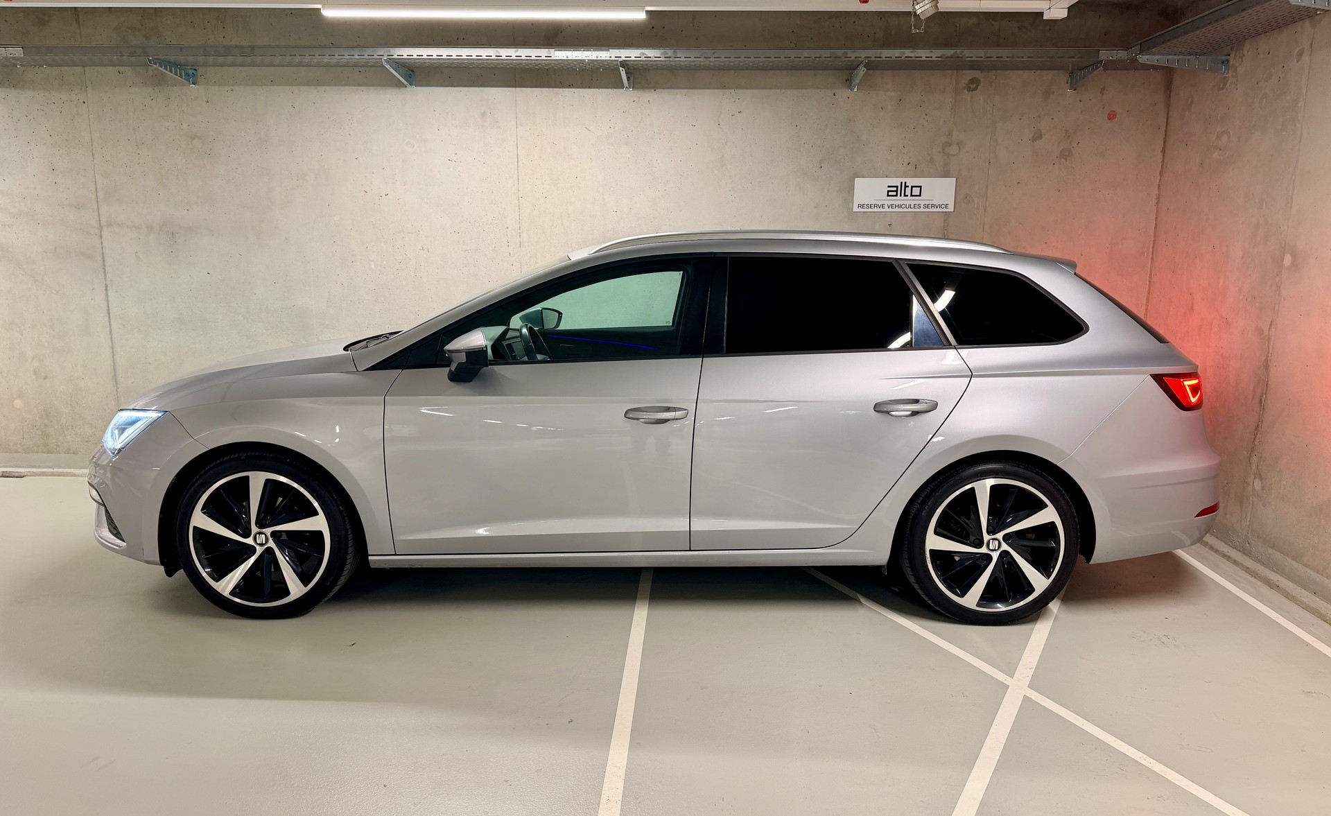 SEAT Leon ST 1.4 TSI ACT FR DSG-image-1