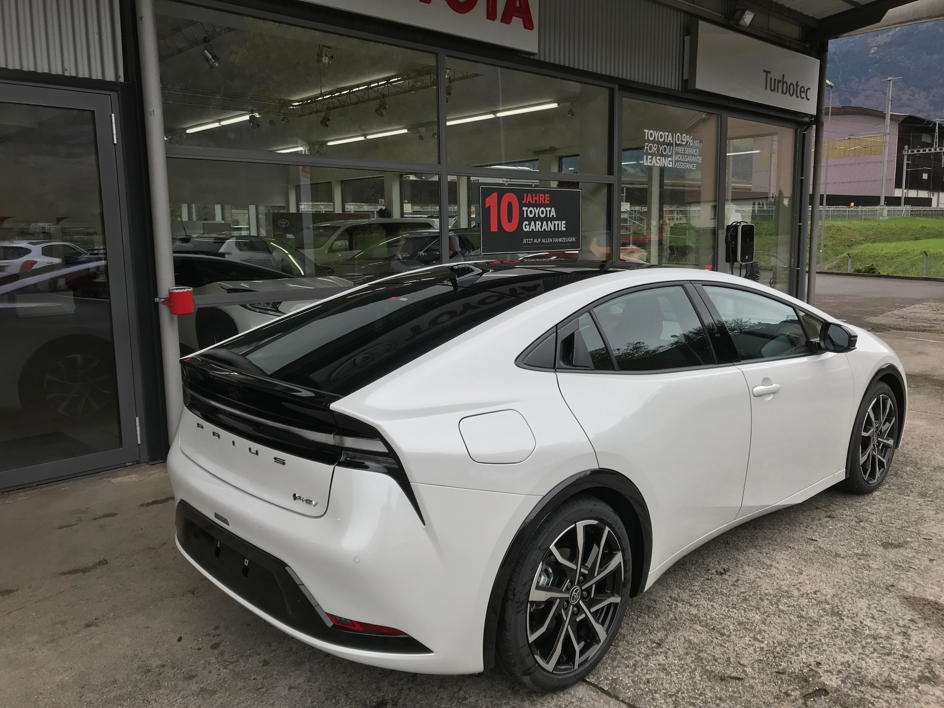 TOYOTA Prius 2.0 VVT-i Plug-in Hybrid Style-image-4