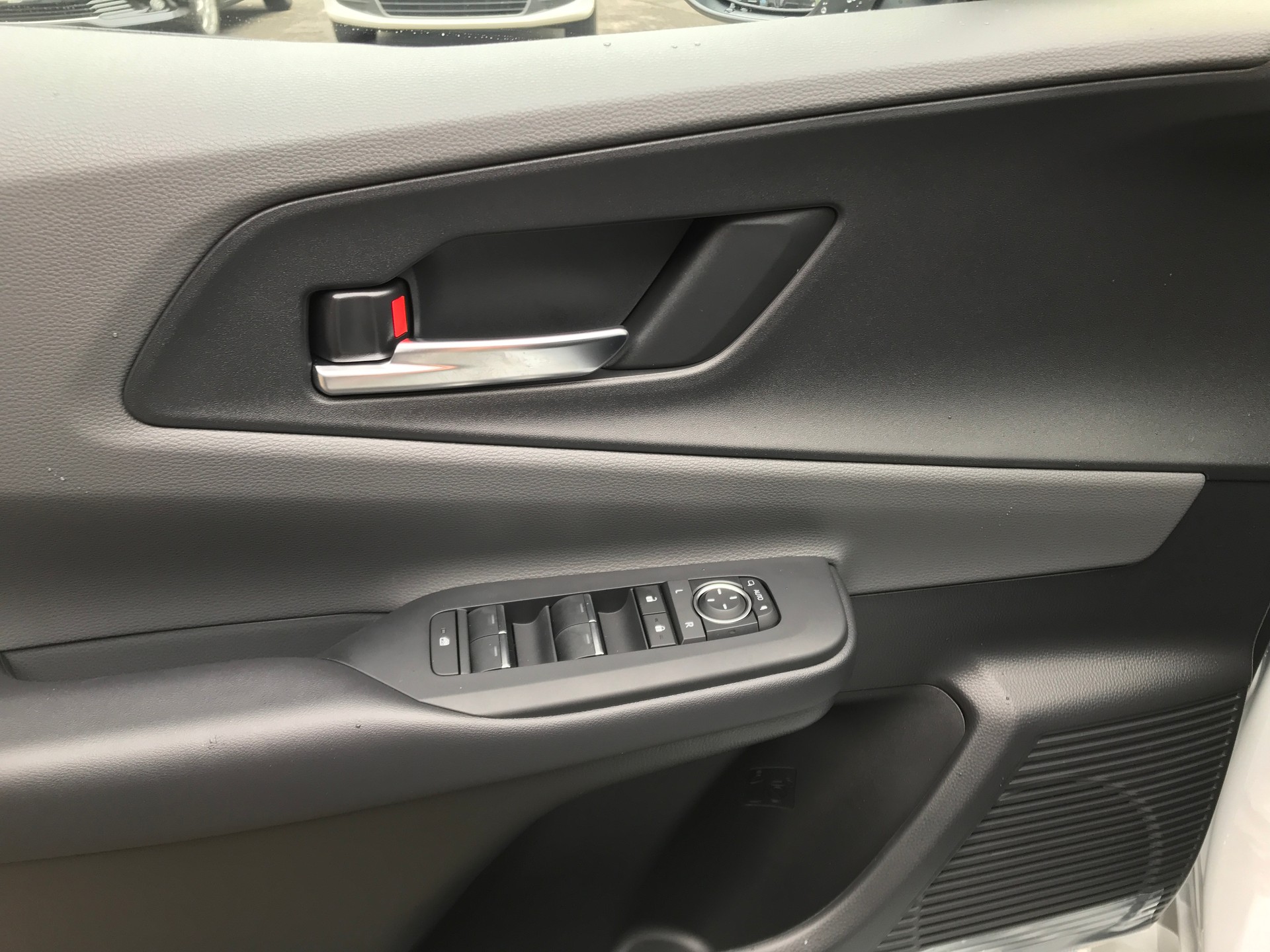 TOYOTA Prius 2.0 VVT-i Plug-in Hybrid Style-image-10