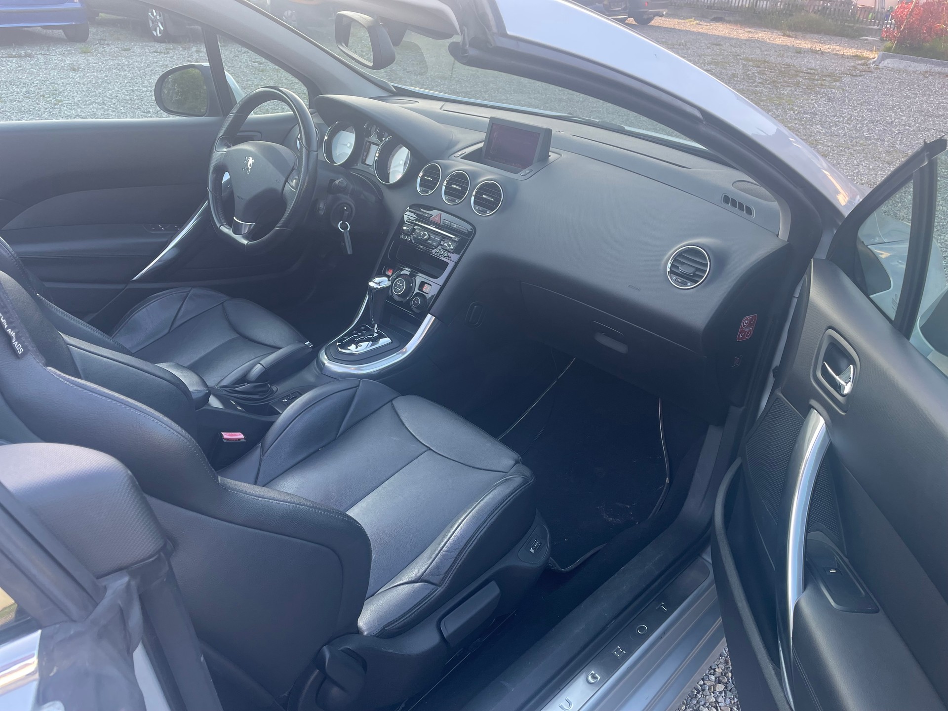 PEUGEOT 308 CC 1.6 16V Turbo Platinum Automatic-image-9