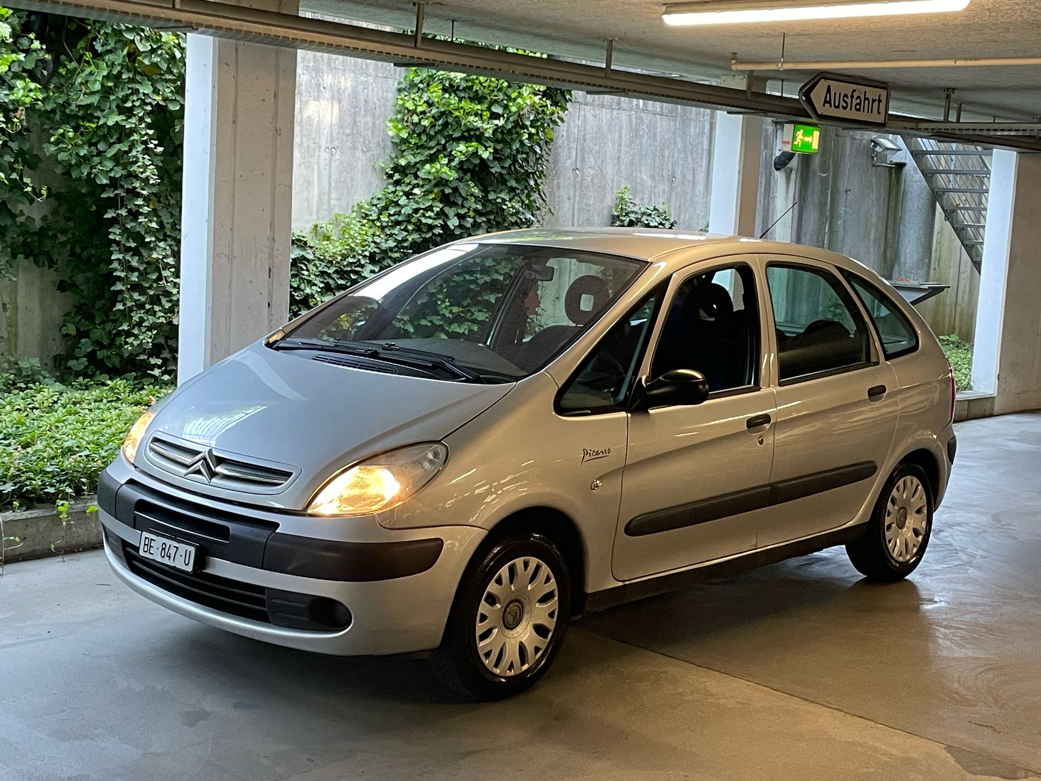 Car photo