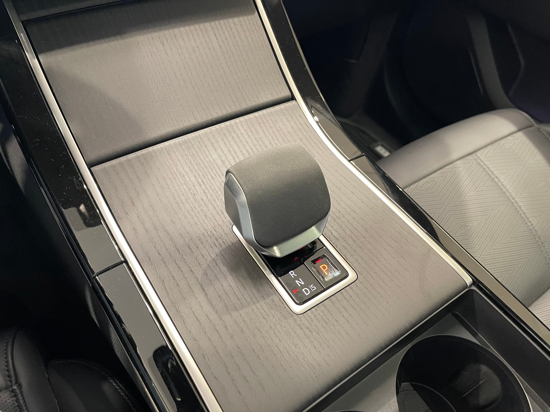 LAND ROVER Range Rover Velar Autobiography P 400 Automatic-image-16