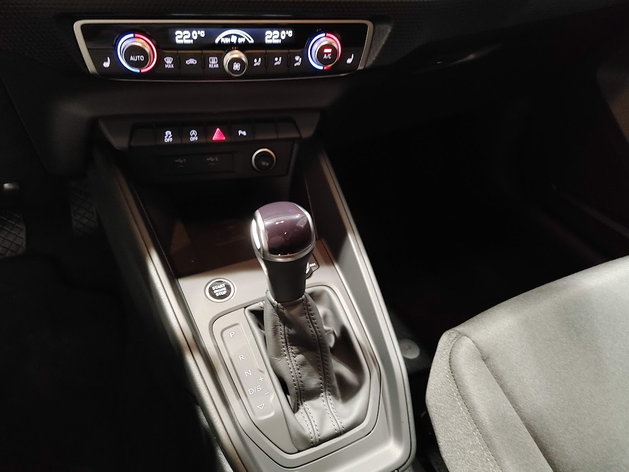 AUDI A1 Sportback 30 TFSI Attraction S-tronic-image-9