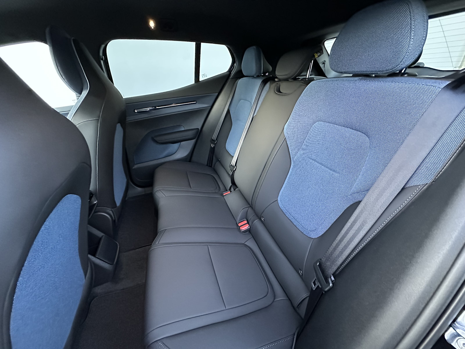 VOLVO EX 30 E60 Twin Plus Performance AWD-image-14