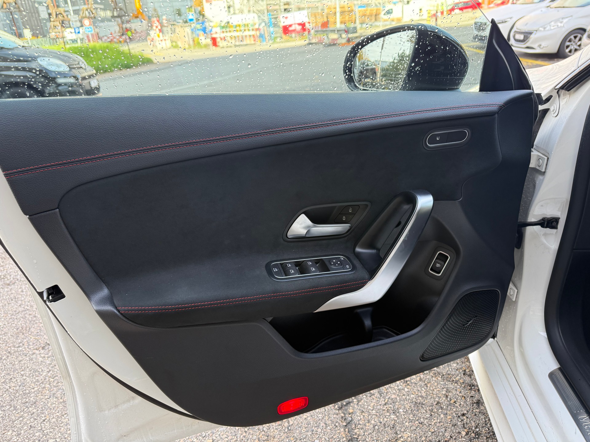 MERCEDES-BENZ CLA 220 d AMG Line 8G-DCT-image-6