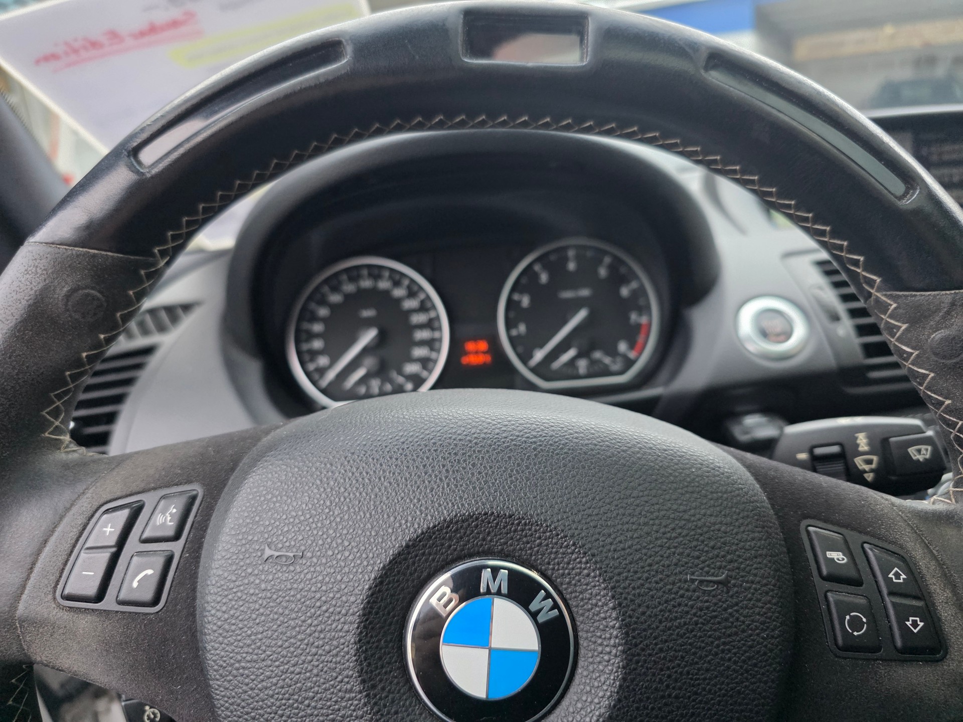 BMW 135i Coupé-image-18
