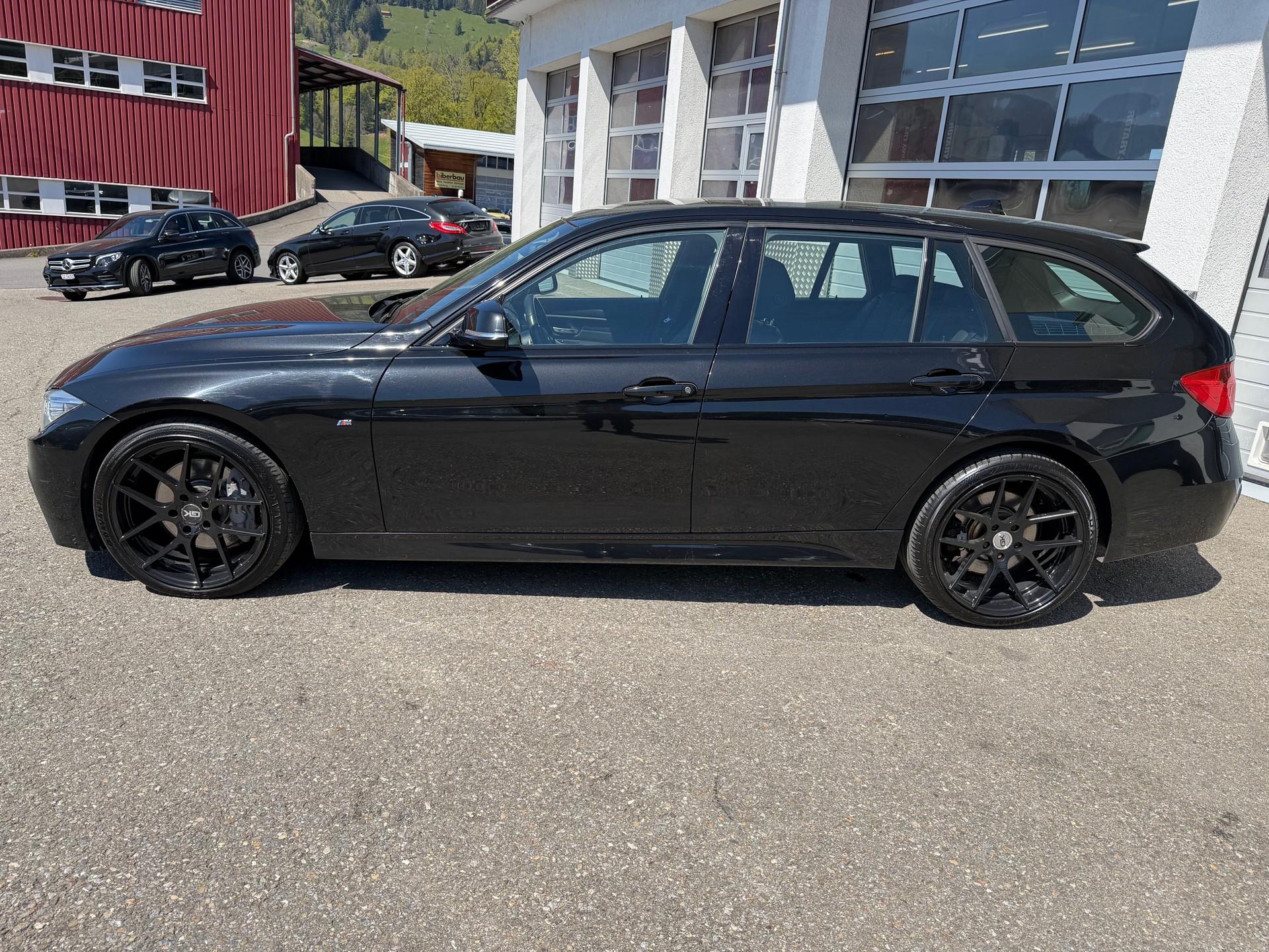 BMW 335i xDrive Touring Steptronic-showroom-element-1