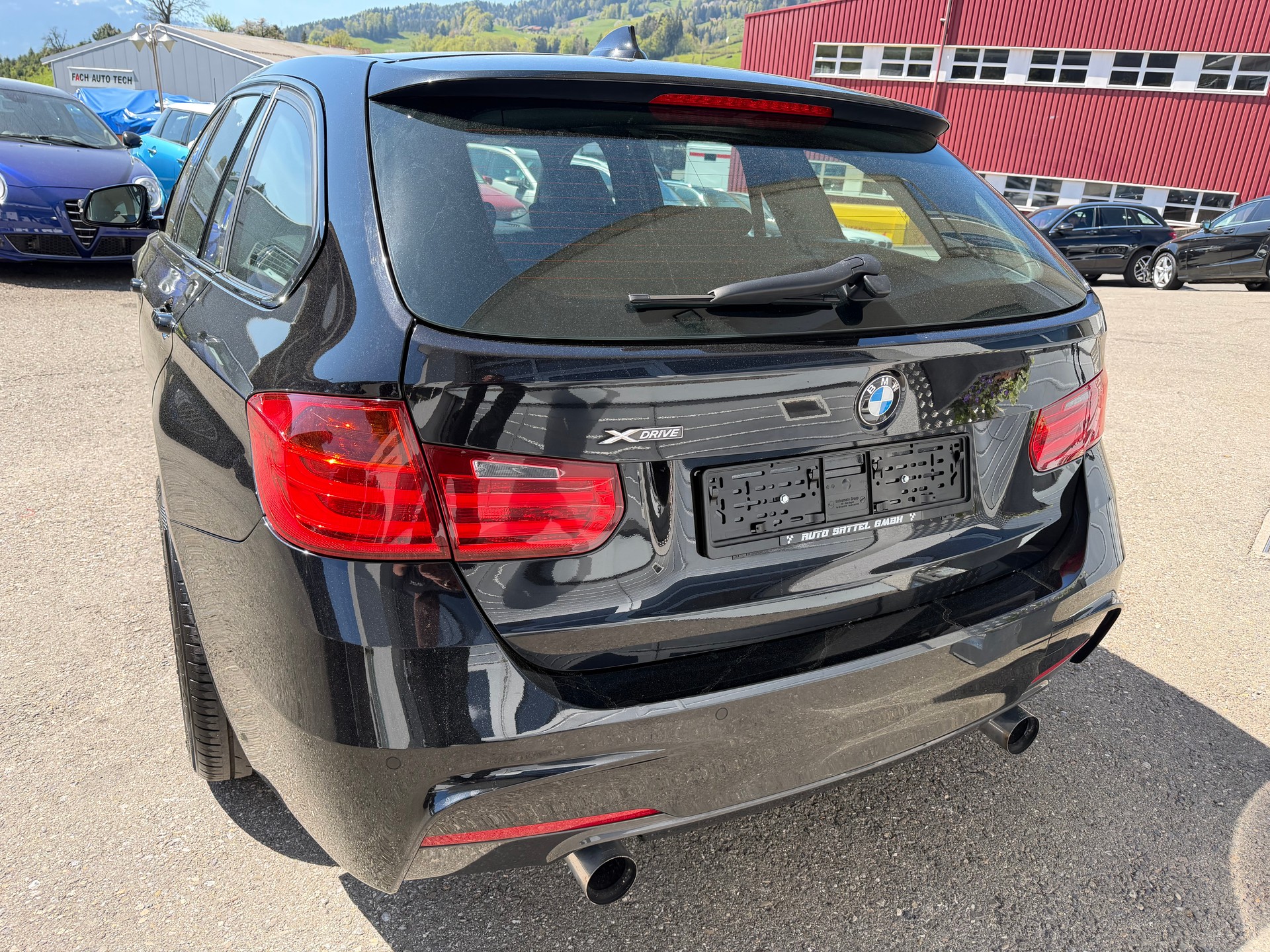 BMW 335i xDrive Touring Steptronic-showroom-element-2