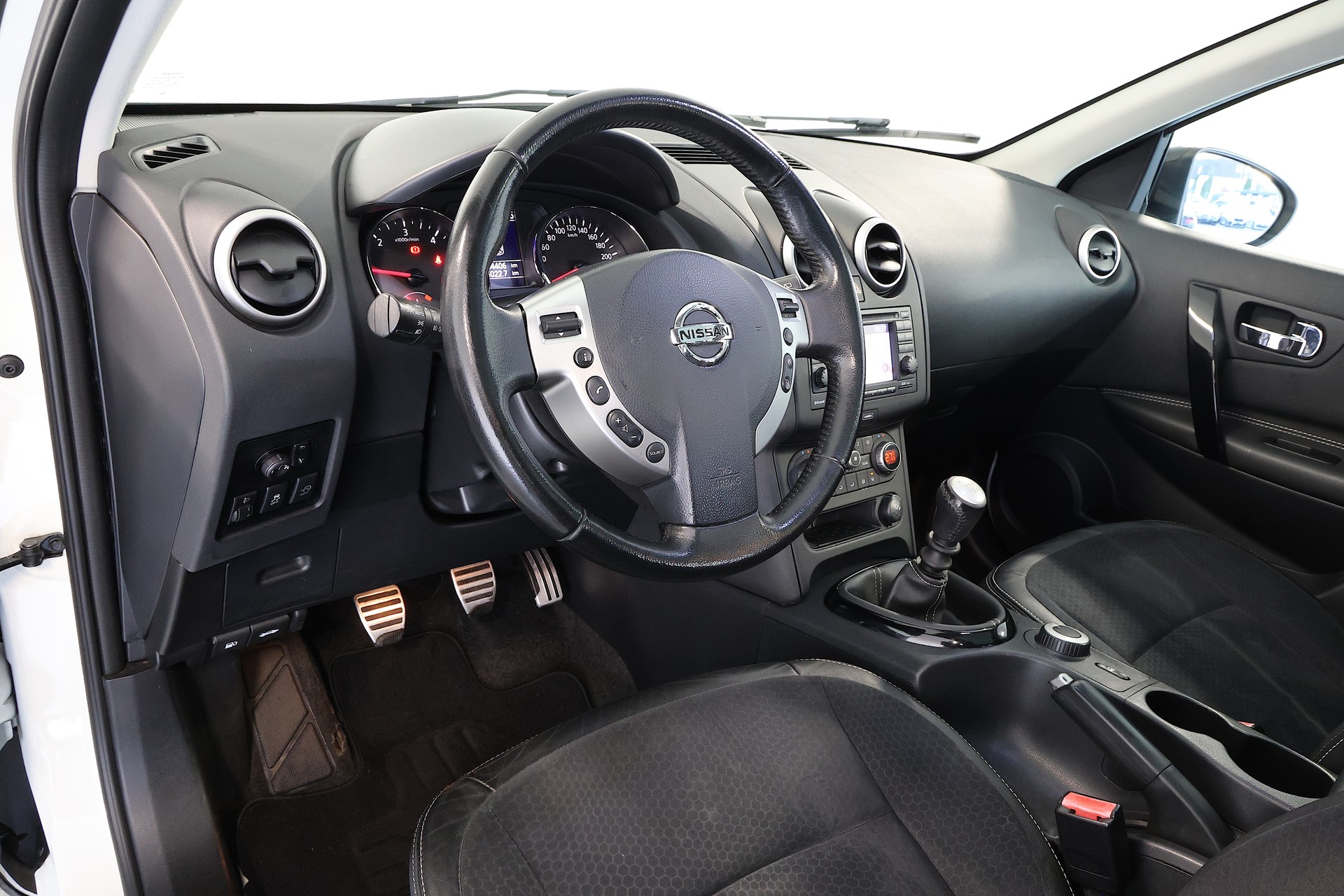 NISSAN Qashqai 1.6 dCi iStop 4WD 360-image-7