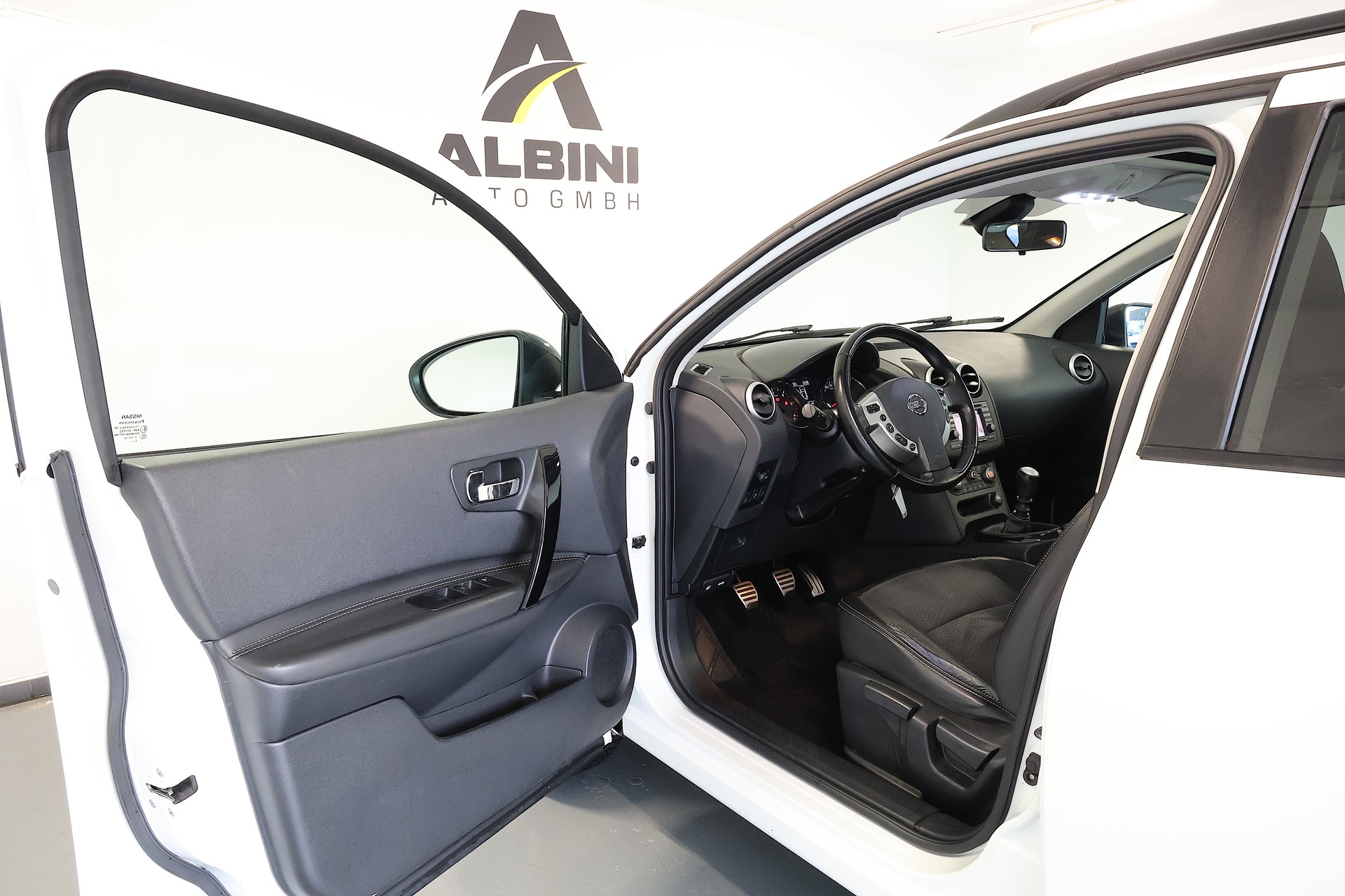 NISSAN Qashqai 1.6 dCi iStop 4WD 360-image-4