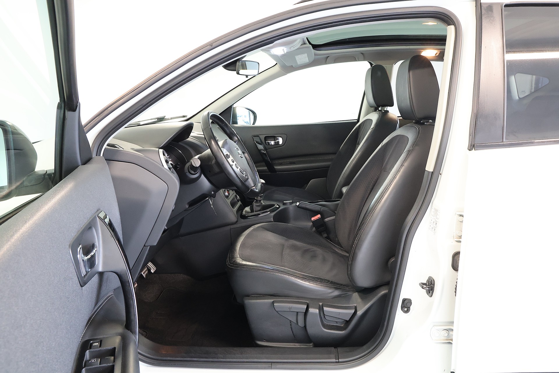 NISSAN Qashqai 1.6 dCi iStop 4WD 360-image-5