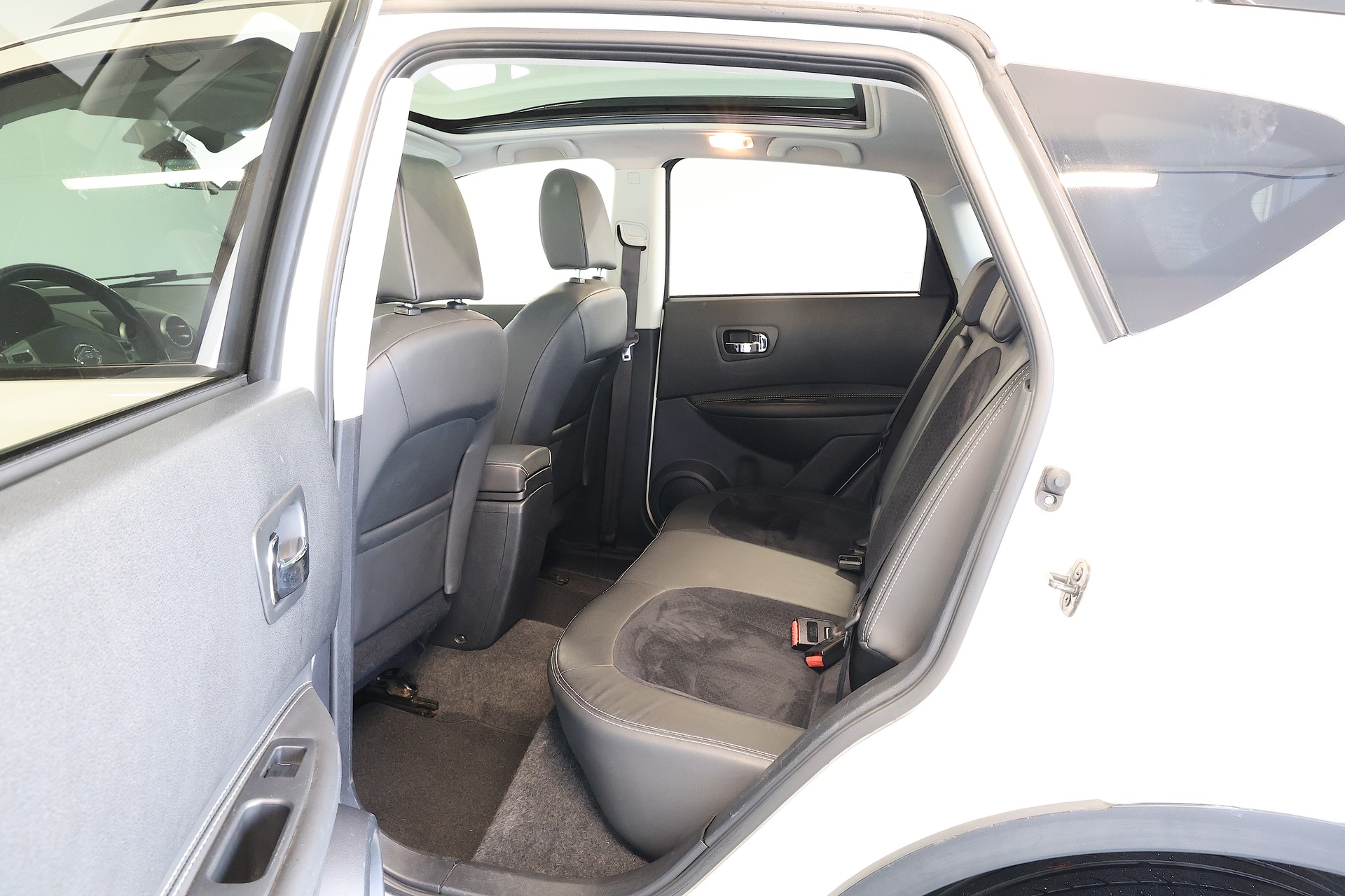 NISSAN Qashqai 1.6 dCi iStop 4WD 360-image-15