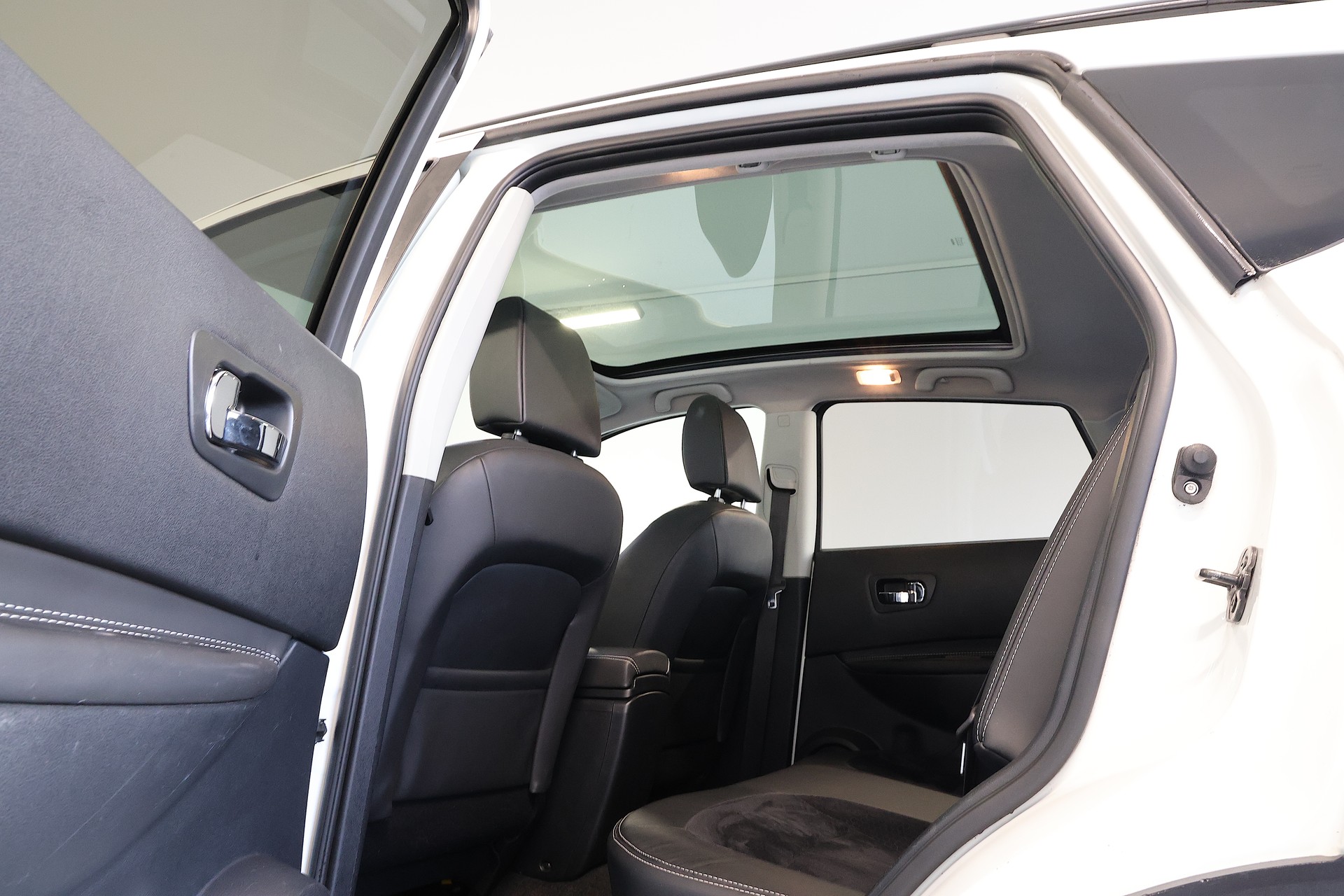 NISSAN Qashqai 1.6 dCi iStop 4WD 360-image-16