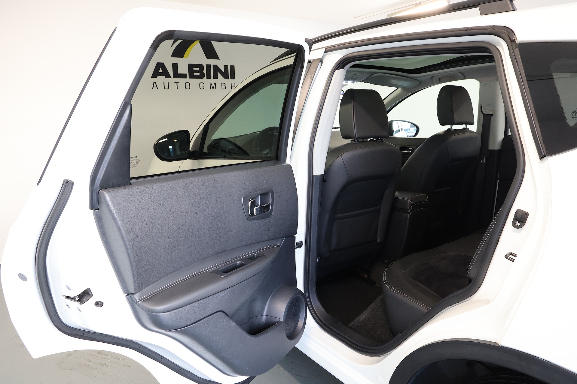 NISSAN Qashqai 1.6 dCi iStop 4WD 360-image-14