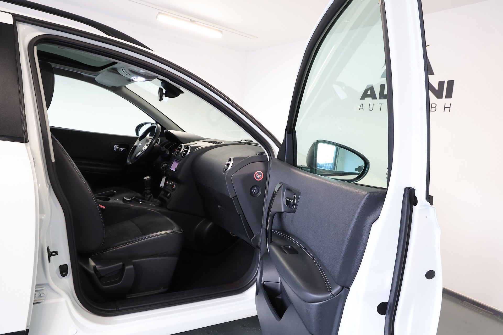 NISSAN Qashqai 1.6 dCi iStop 4WD 360-image-11