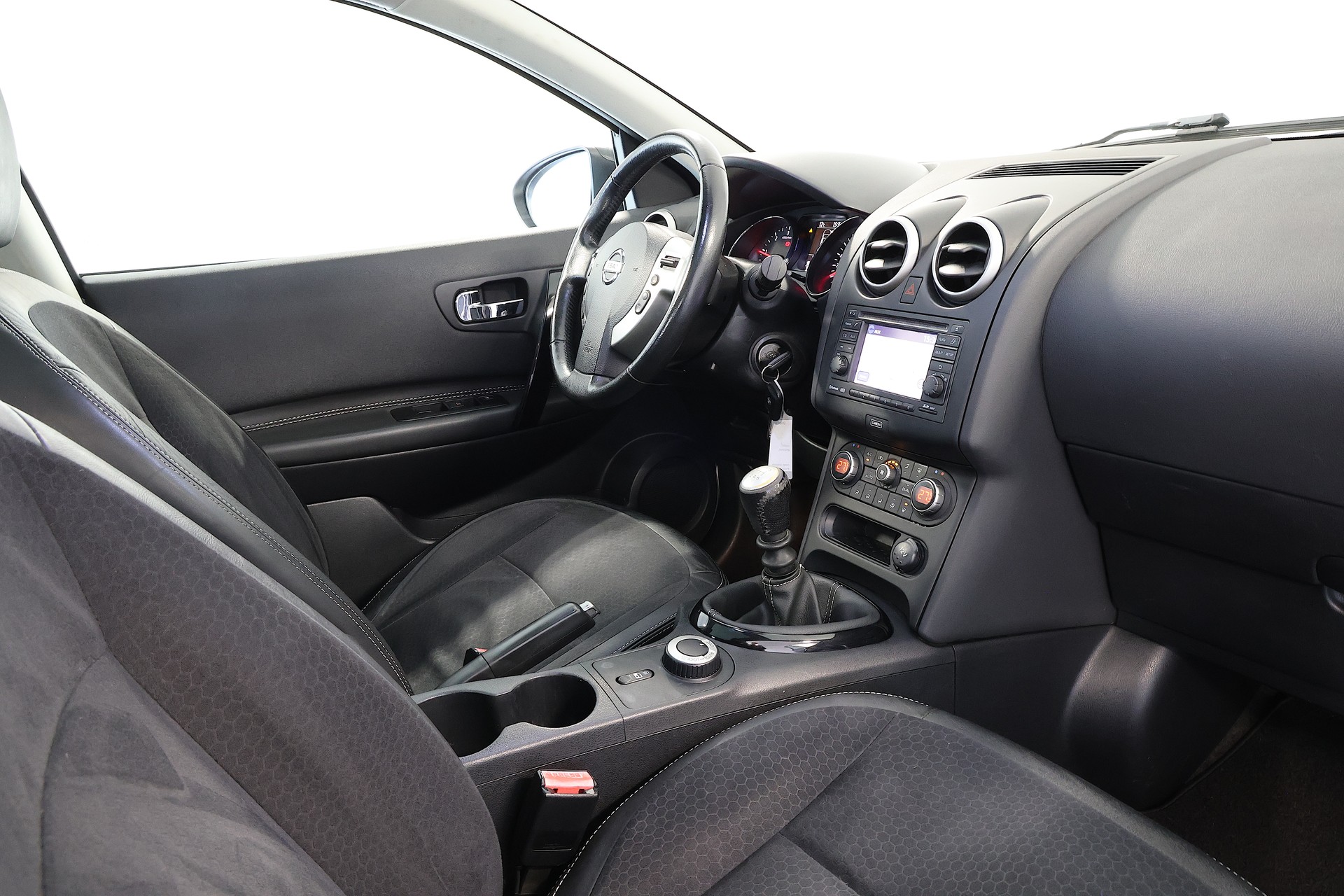 NISSAN Qashqai 1.6 dCi iStop 4WD 360-image-13