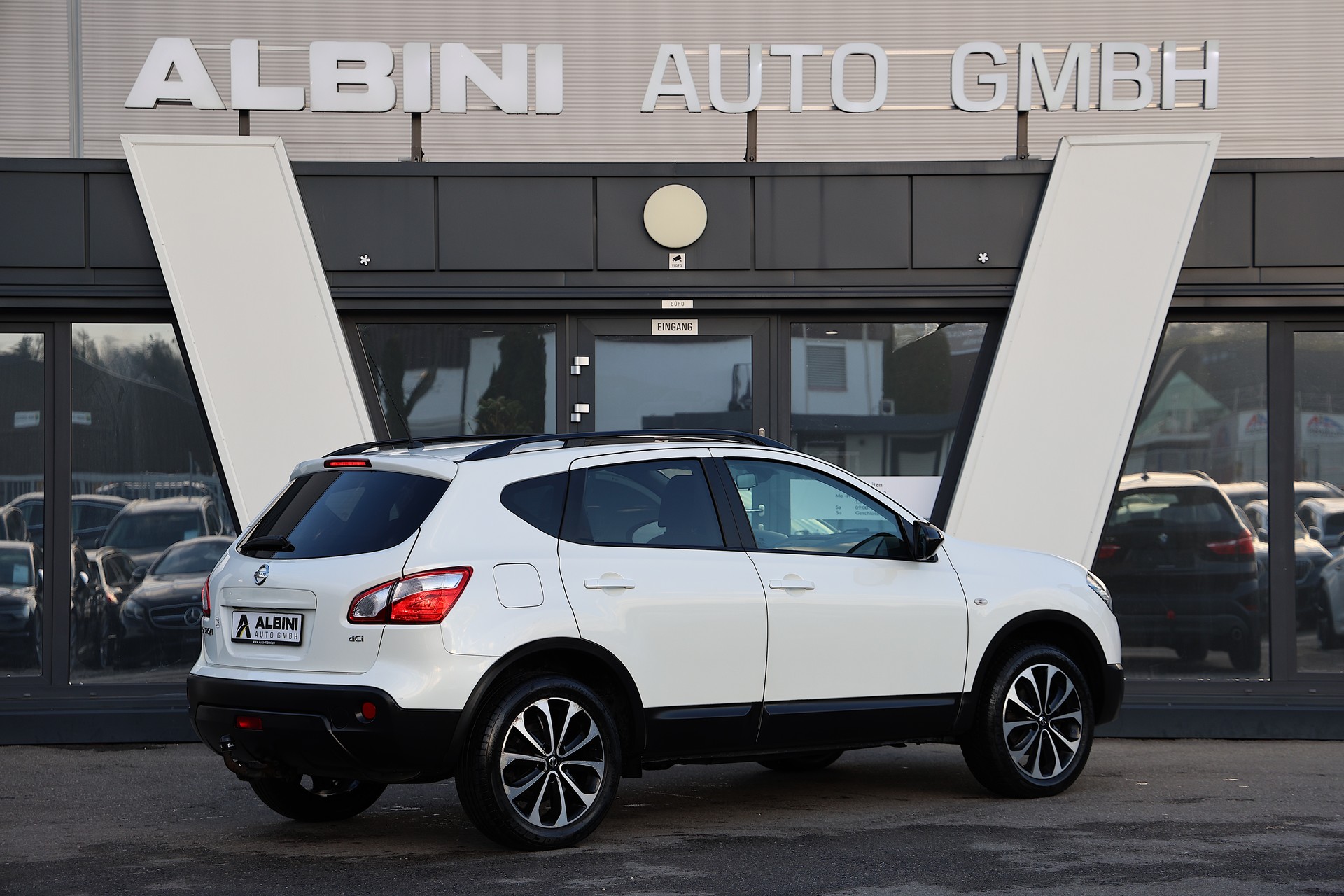 NISSAN Qashqai 1.6 dCi iStop 4WD 360-image-2