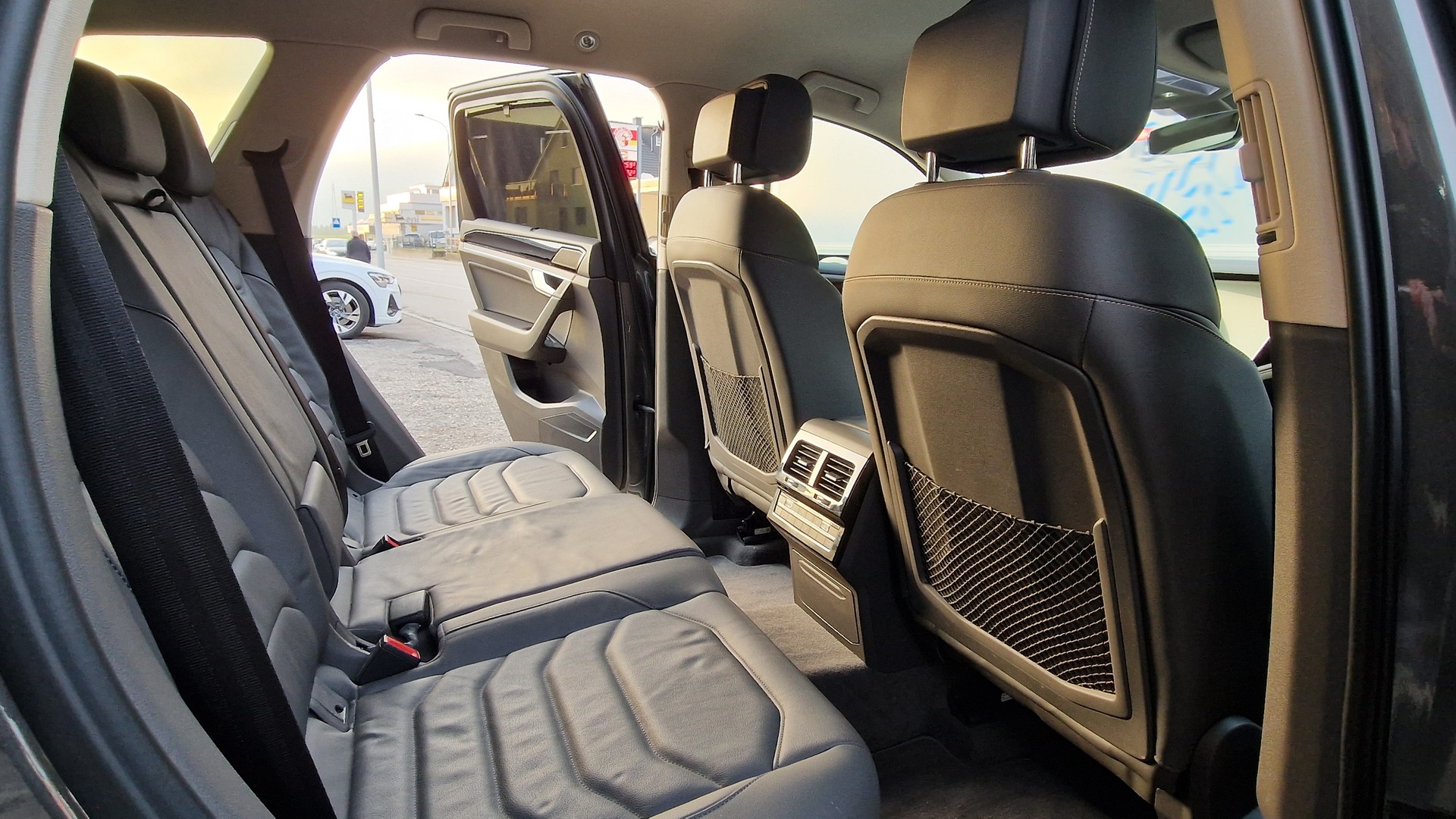 VW Touareg 3.0 TDI Atmosphere Tiptronic-image-10
