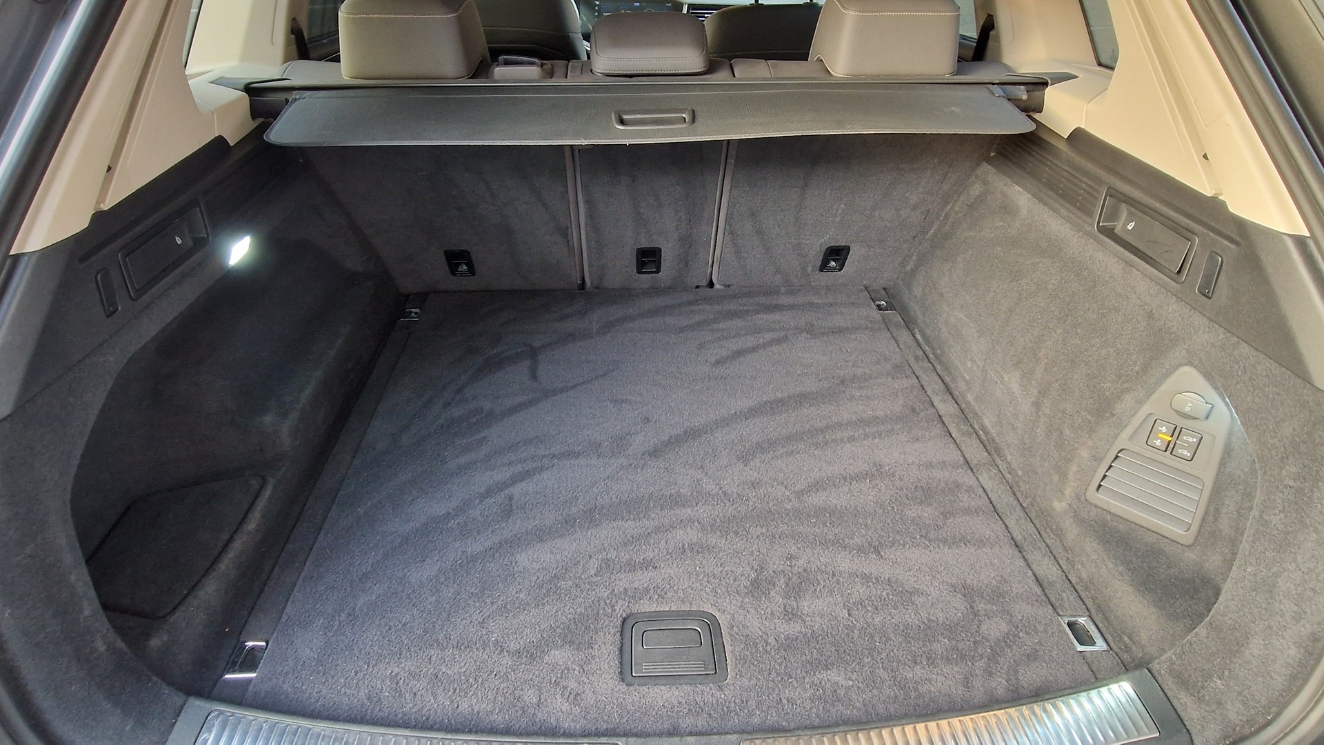 VW Touareg 3.0 TDI Atmosphere Tiptronic-image-13