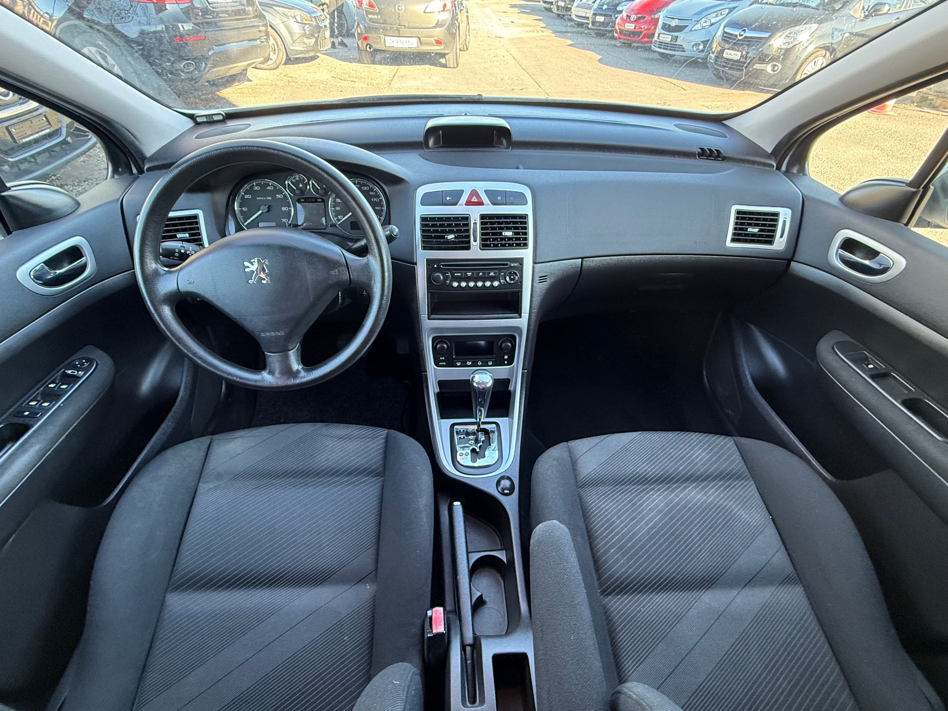 PEUGEOT 307 2.0 16V XS-image-9
