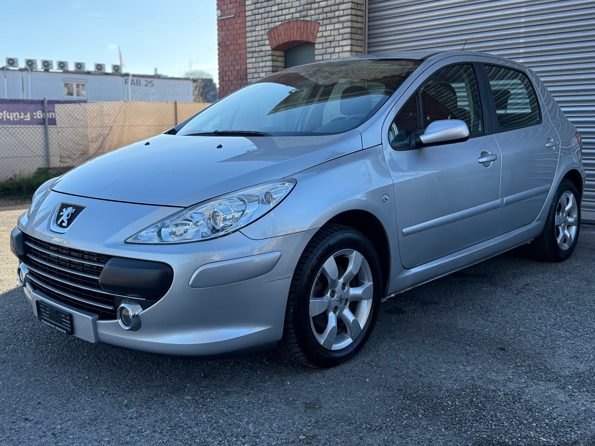 PEUGEOT 307 2.0 16V XS-image-2