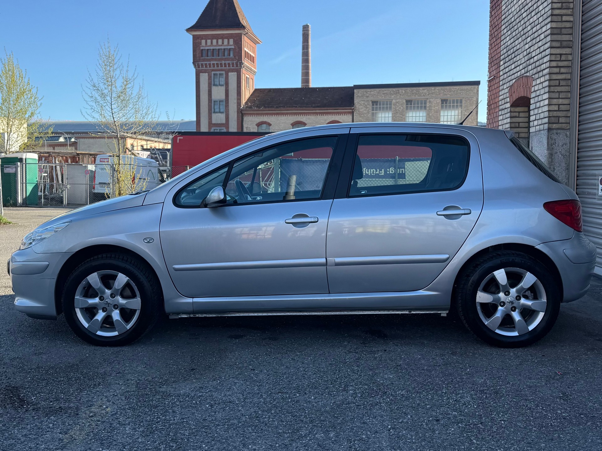 PEUGEOT 307 2.0 16V XS-image-4