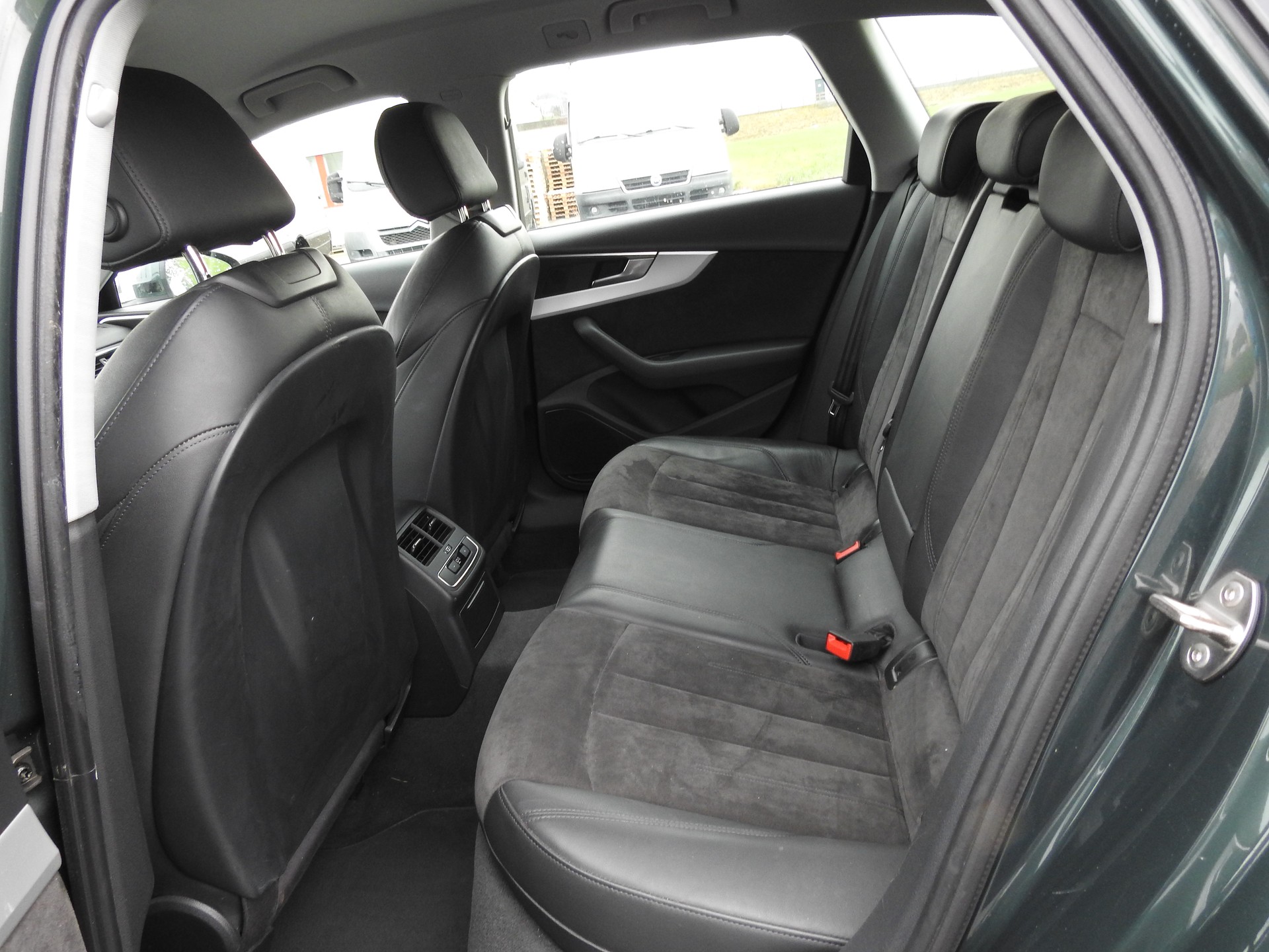 AUDI A4 allroad 3.0 TDI quattro S-tronic-image-16