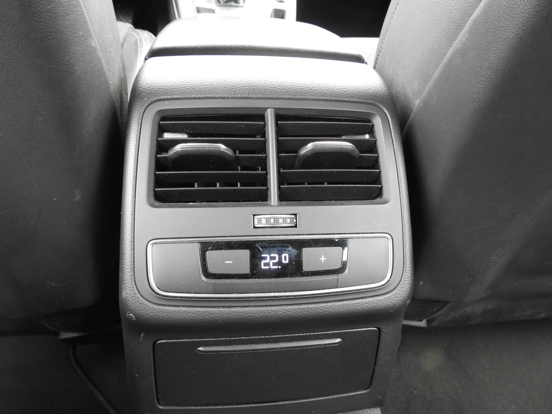 AUDI A4 allroad 3.0 TDI quattro S-tronic-image-18