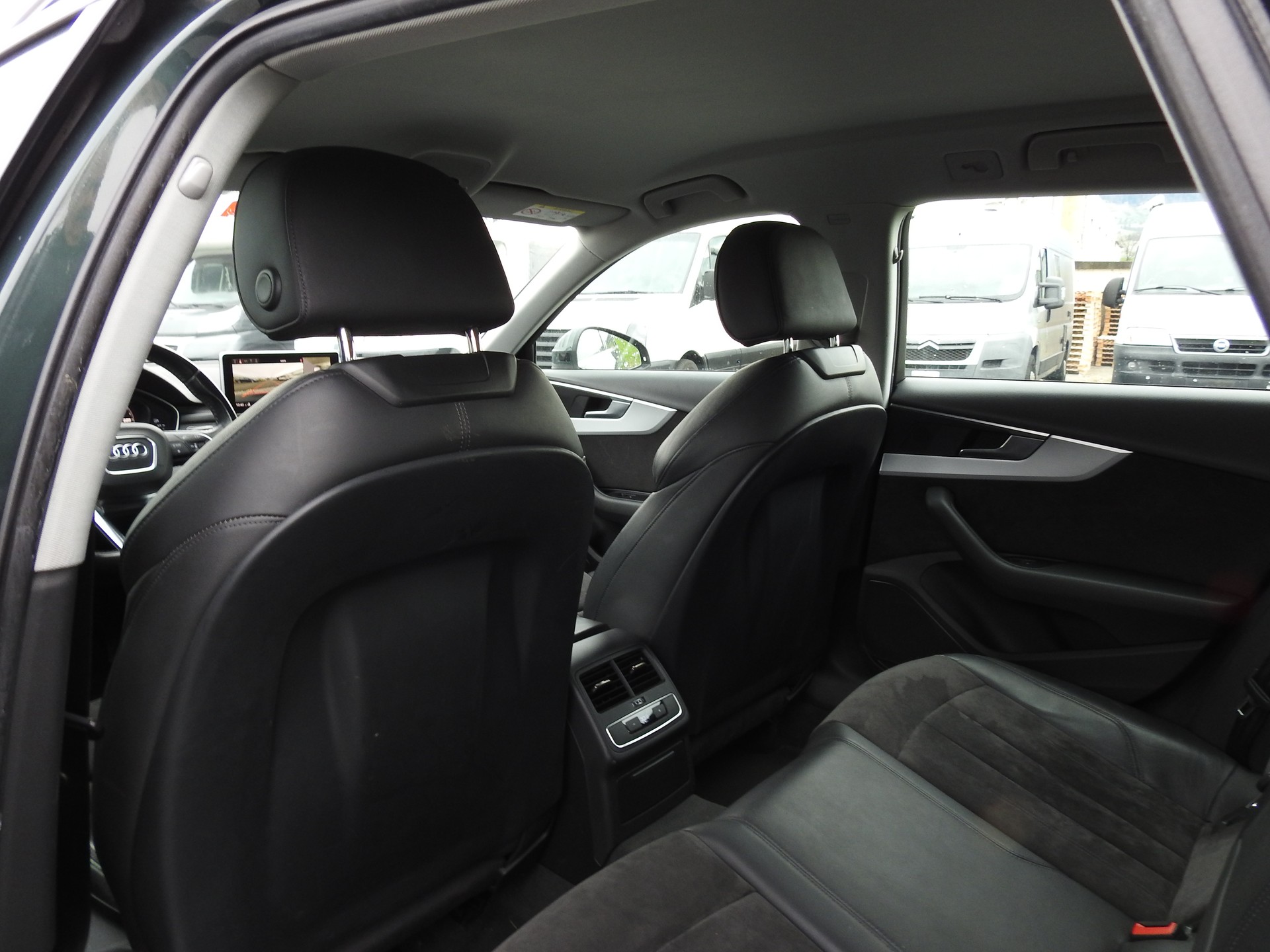AUDI A4 allroad 3.0 TDI quattro S-tronic-image-17