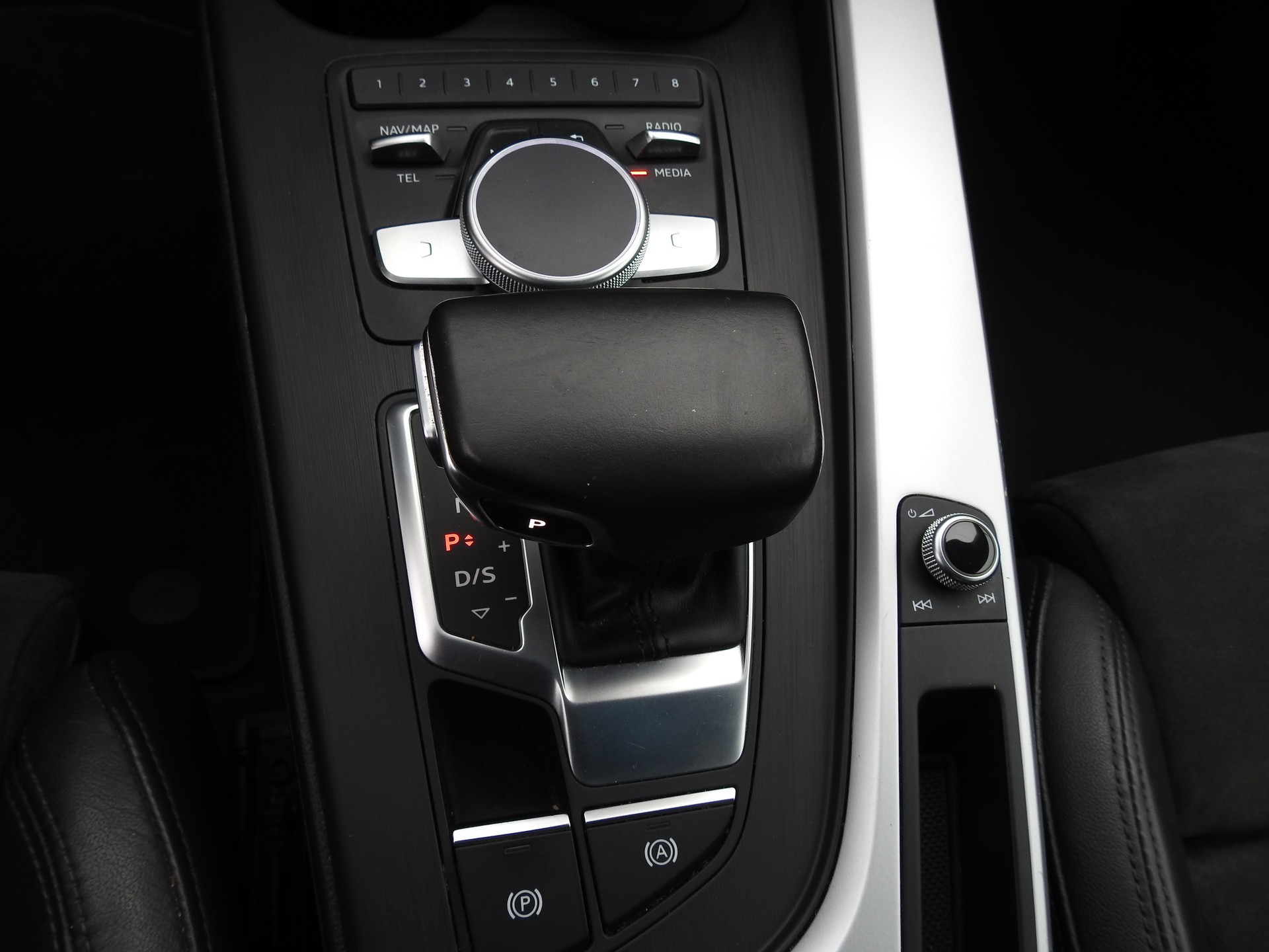 AUDI A4 allroad 3.0 TDI quattro S-tronic-image-21
