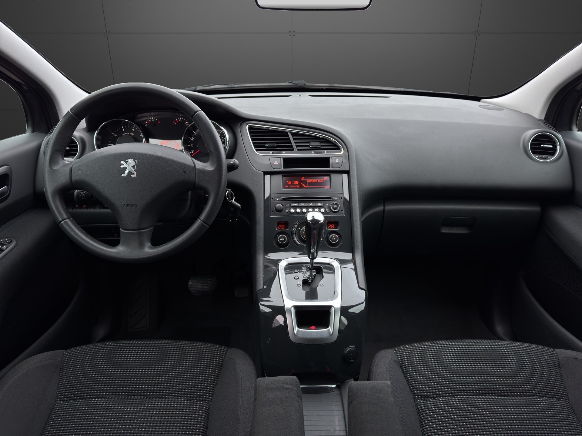 PEUGEOT 5008 1.6 16V T Active Tiptronic-image-10