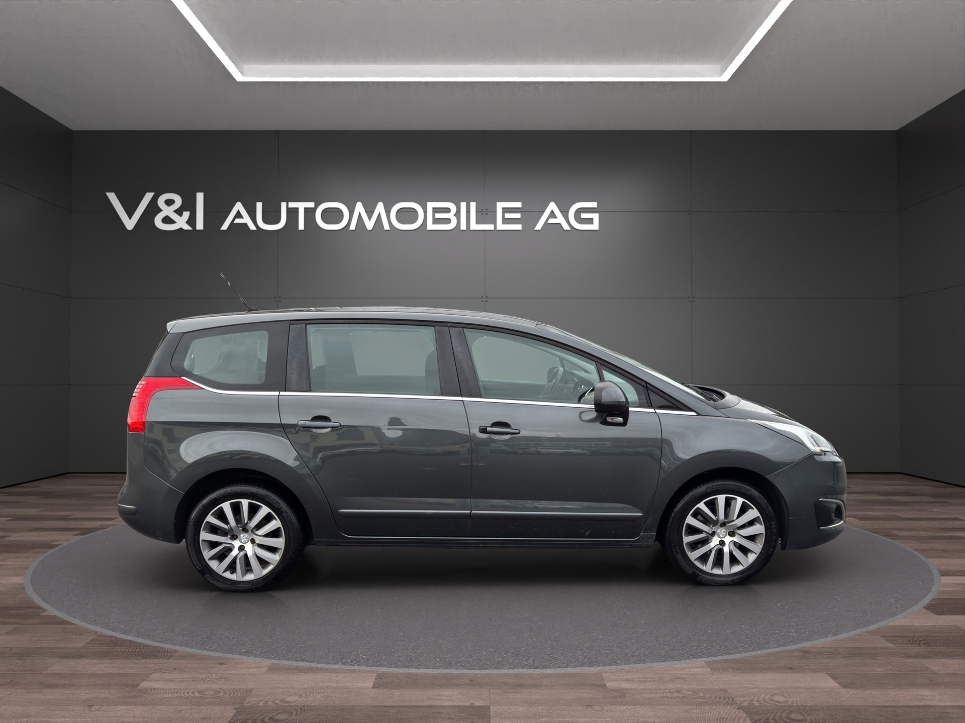 PEUGEOT 5008 1.6 16V T Active Tiptronic-image-7