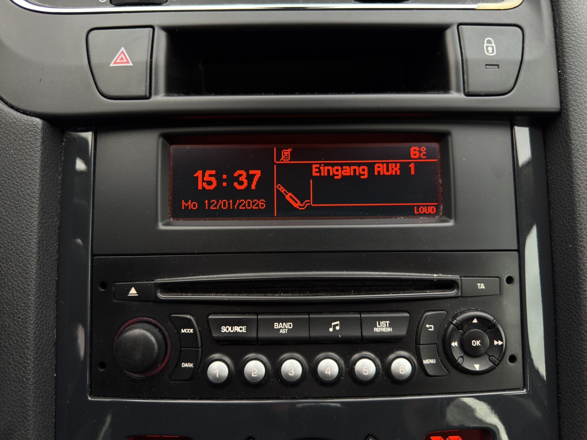 PEUGEOT 5008 1.6 16V T Active Tiptronic-image-15