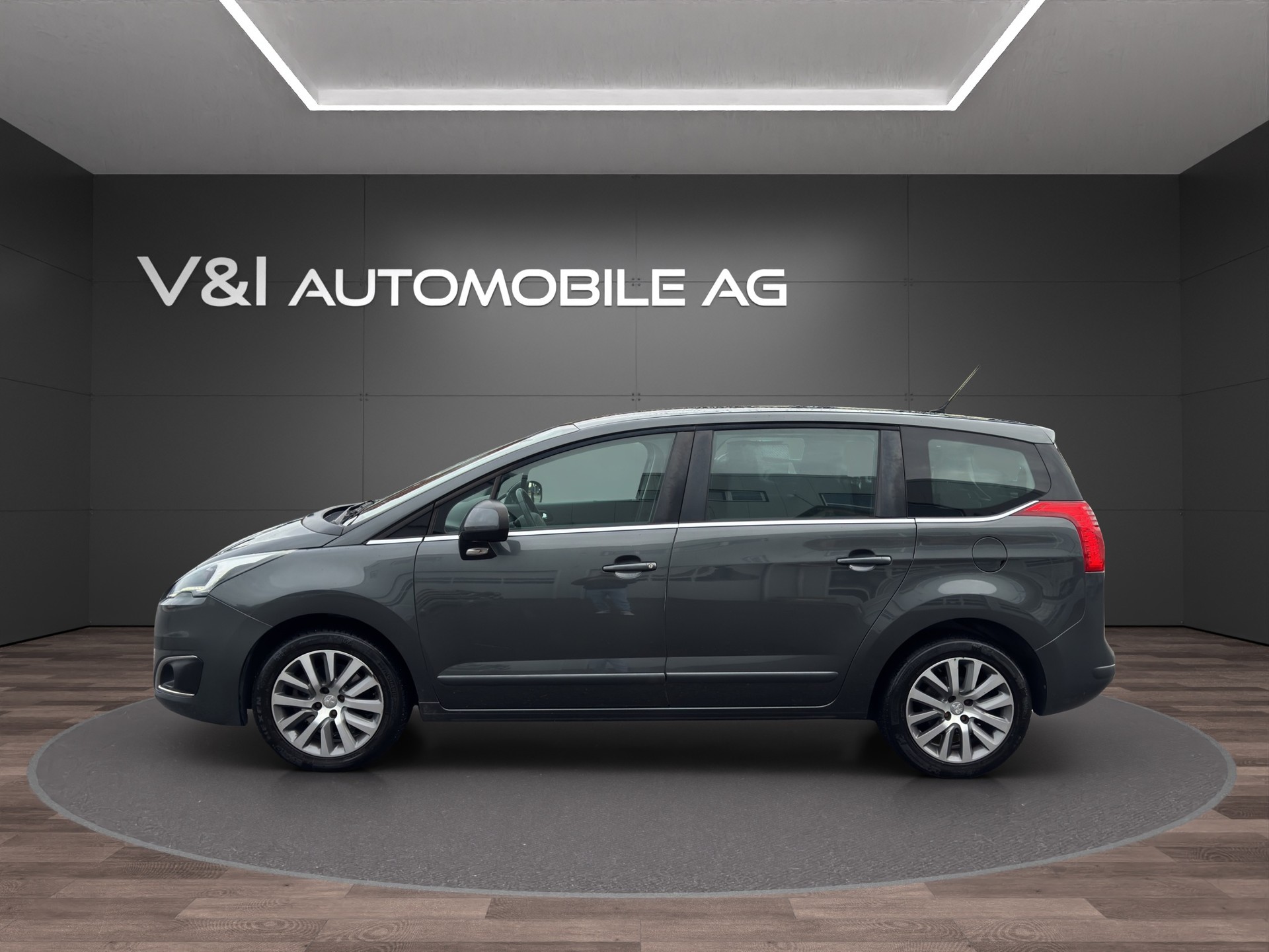 PEUGEOT 5008 1.6 16V T Active Tiptronic-image-6