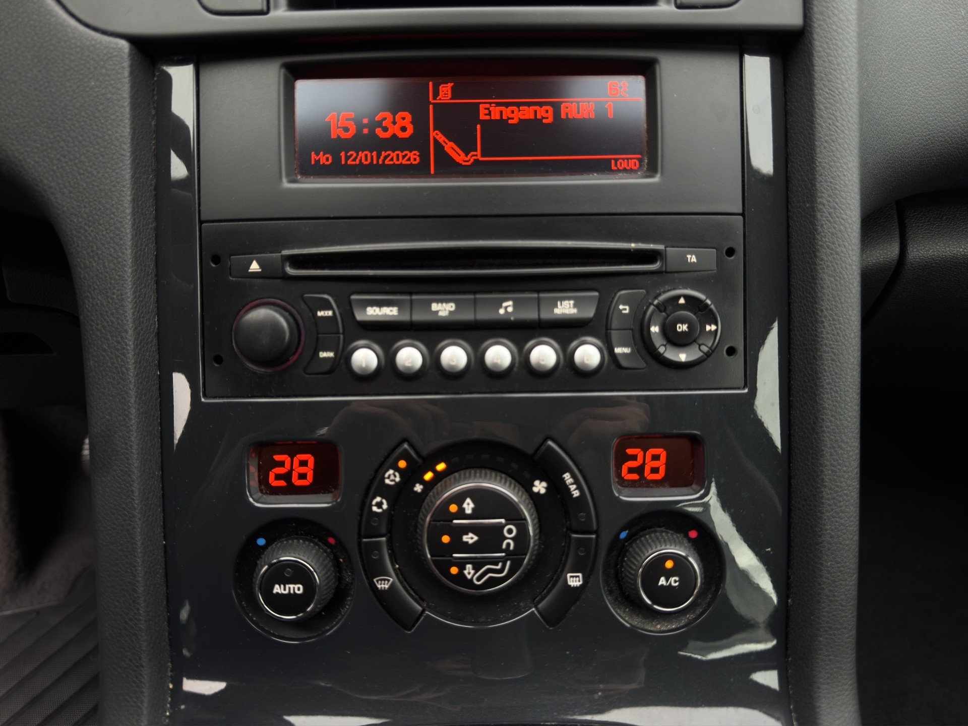 PEUGEOT 5008 1.6 16V T Active Tiptronic-image-14